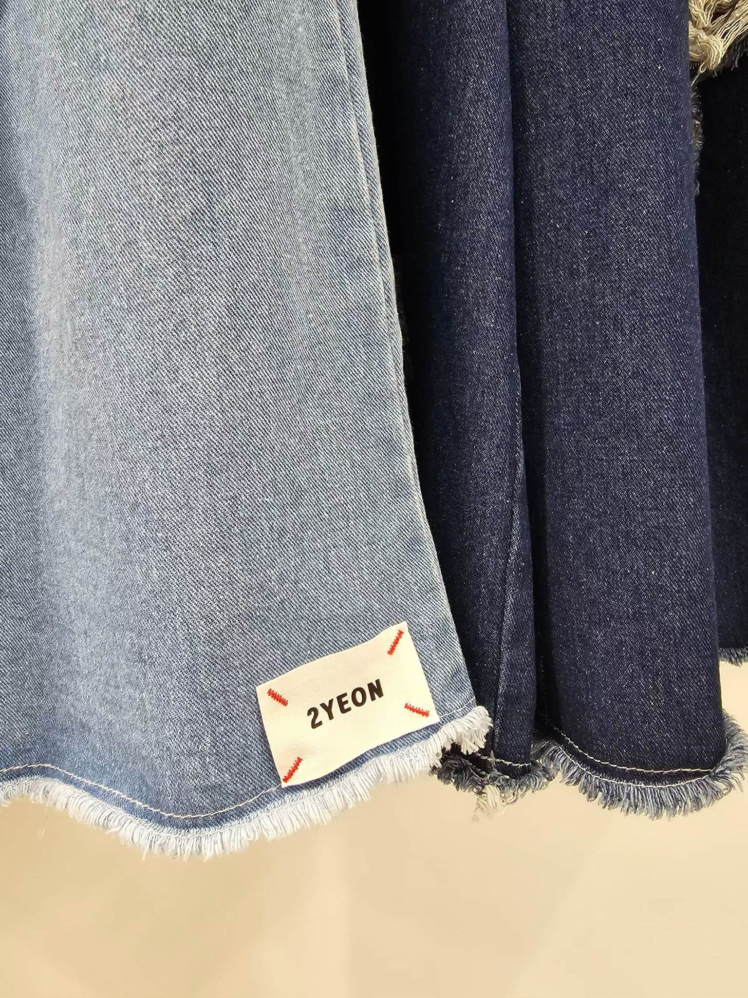 NY03 / Neon Drawstring Distressed Cropped Trousers