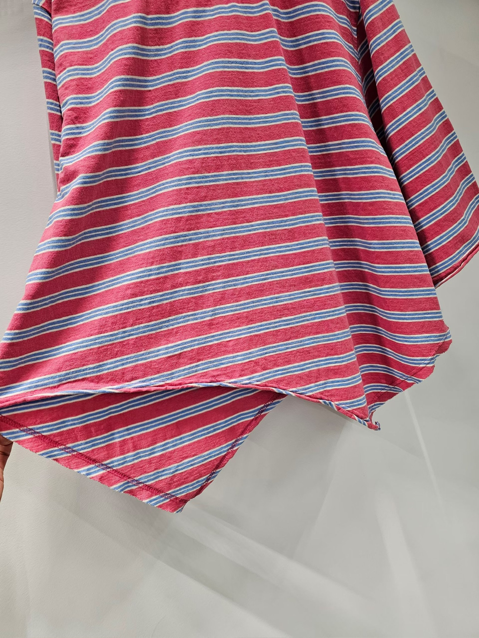 NY06 / Irregular Hem Stripe Tee