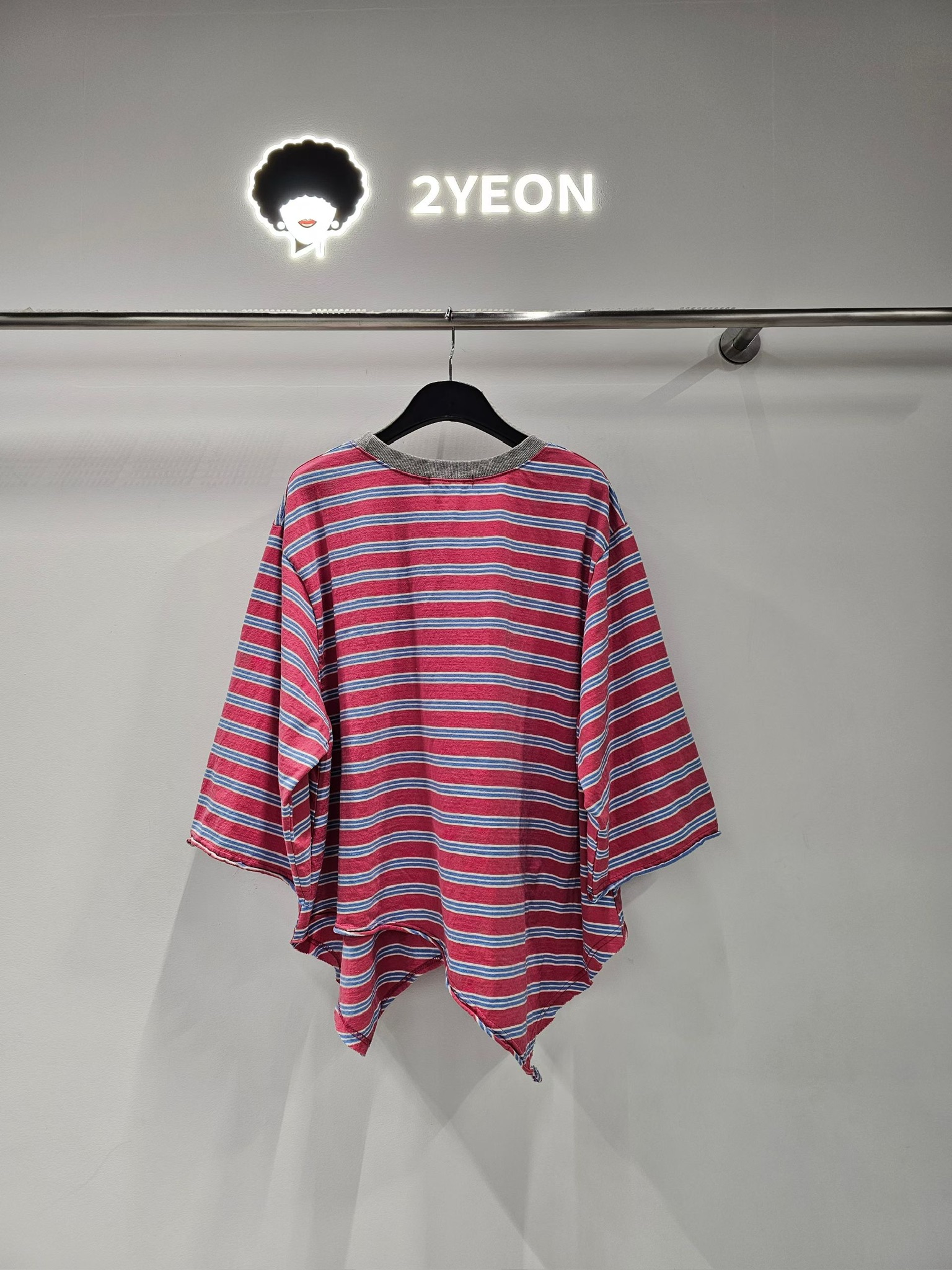 NY06 / Irregular Hem Stripe Tee