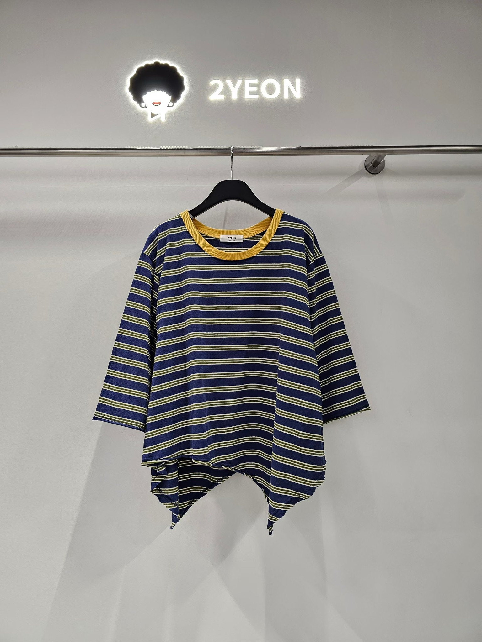 NY06 / Irregular Hem Stripe Tee