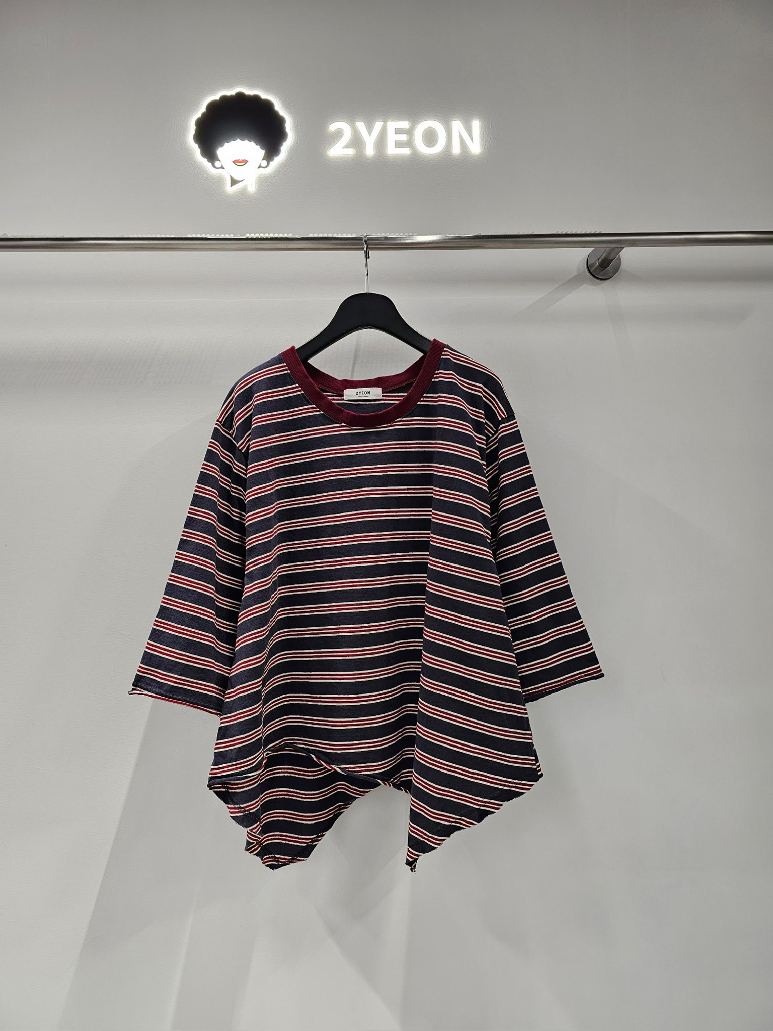 NY06 / Irregular Hem Stripe Tee