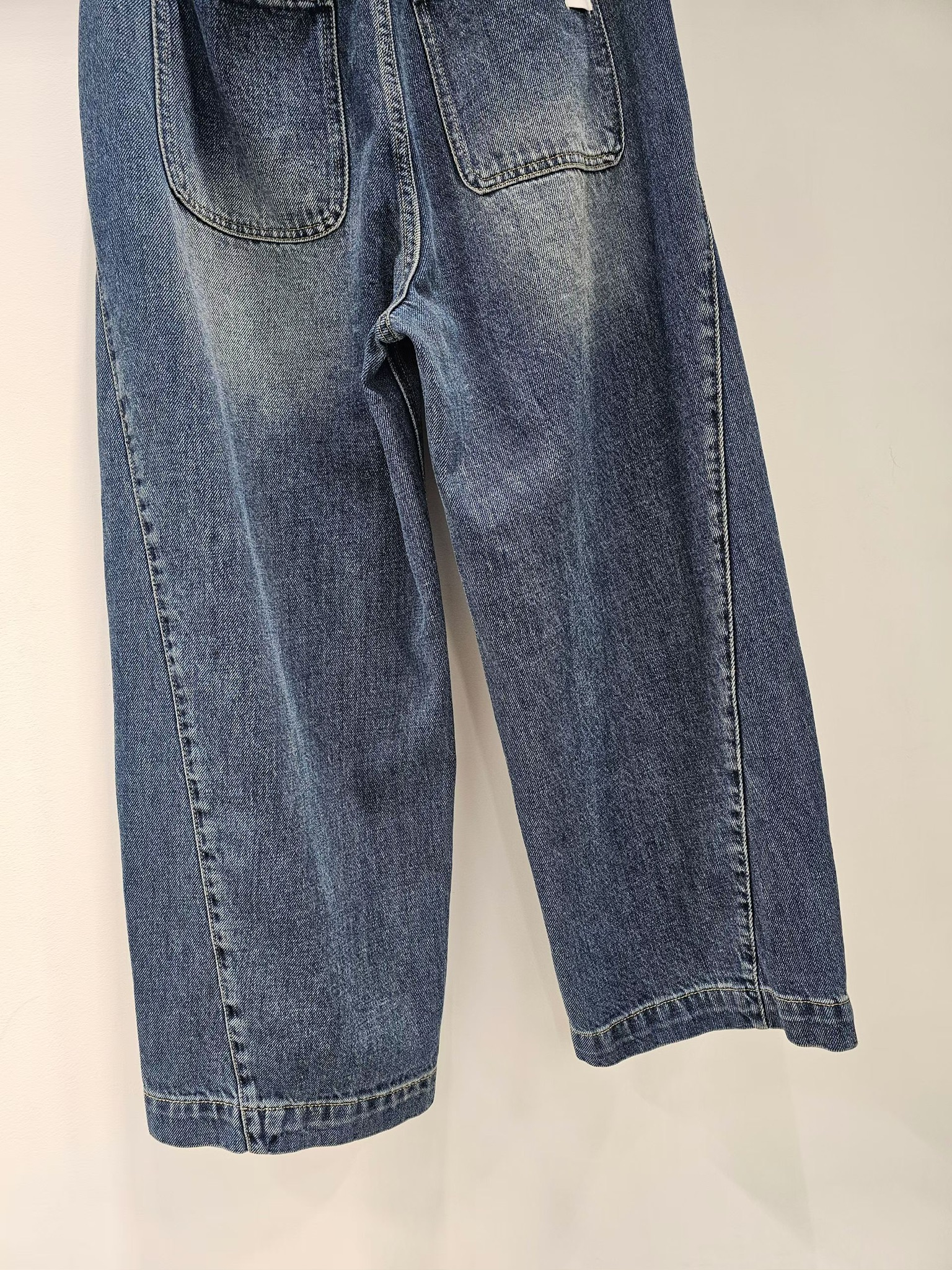 NY09 / Distressed Hem Loose Fit Trousers