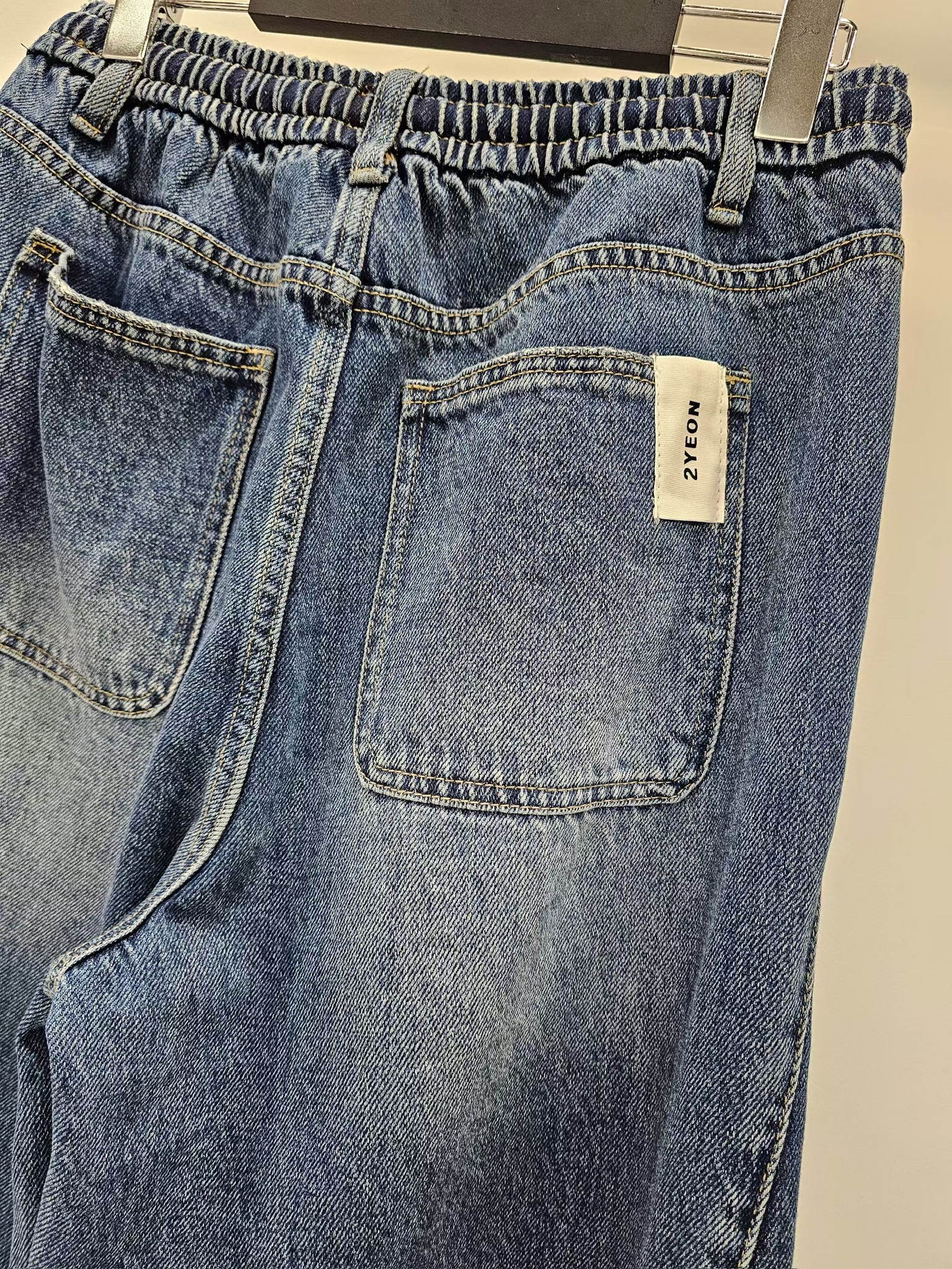 NY09 / Distressed Hem Loose Fit Trousers