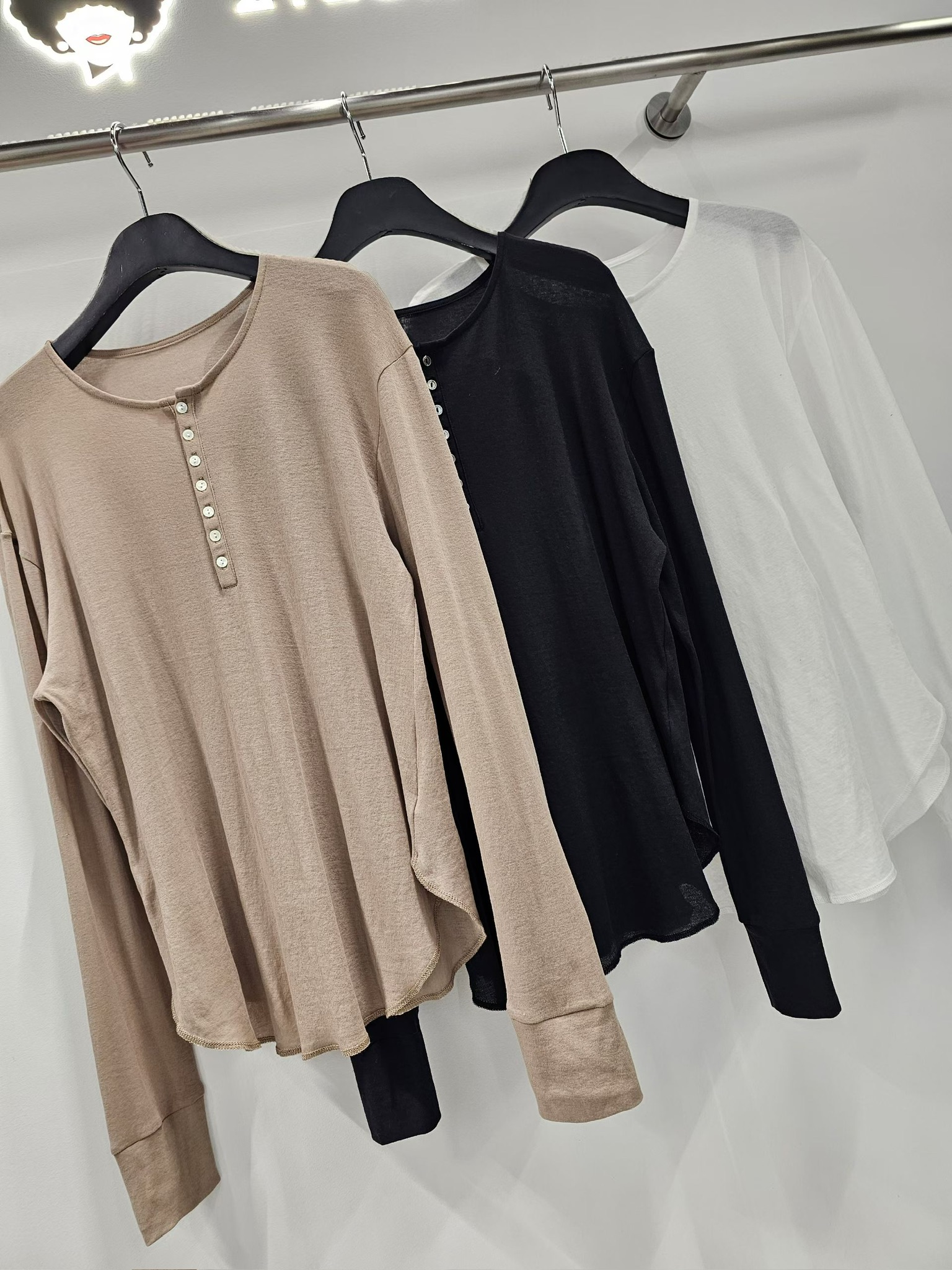 NY09 / Henley Collar Long Sleeve Top