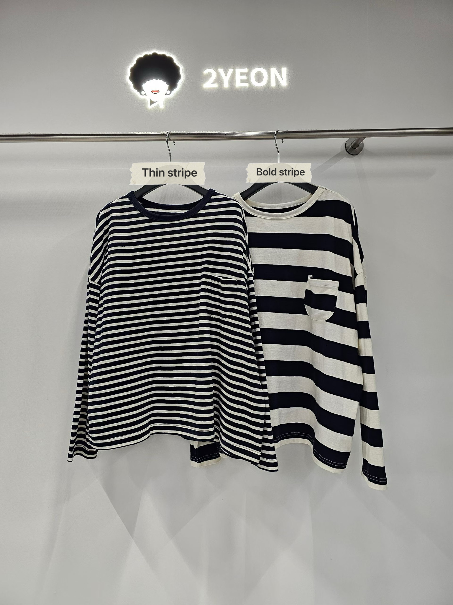 NY11 / Crew Neck Long Sleeved Pocket Tee