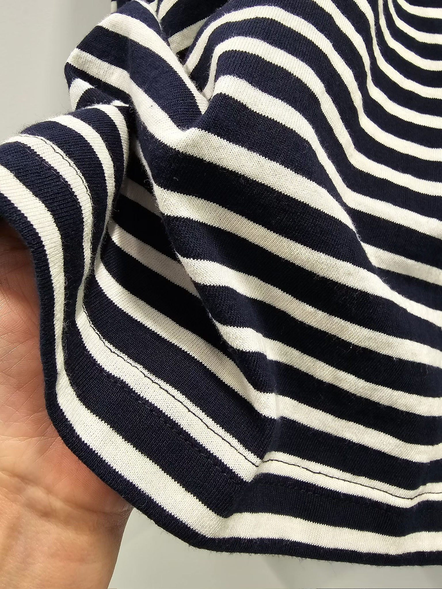 NY11 / Crew Neck Long Sleeved Pocket Tee