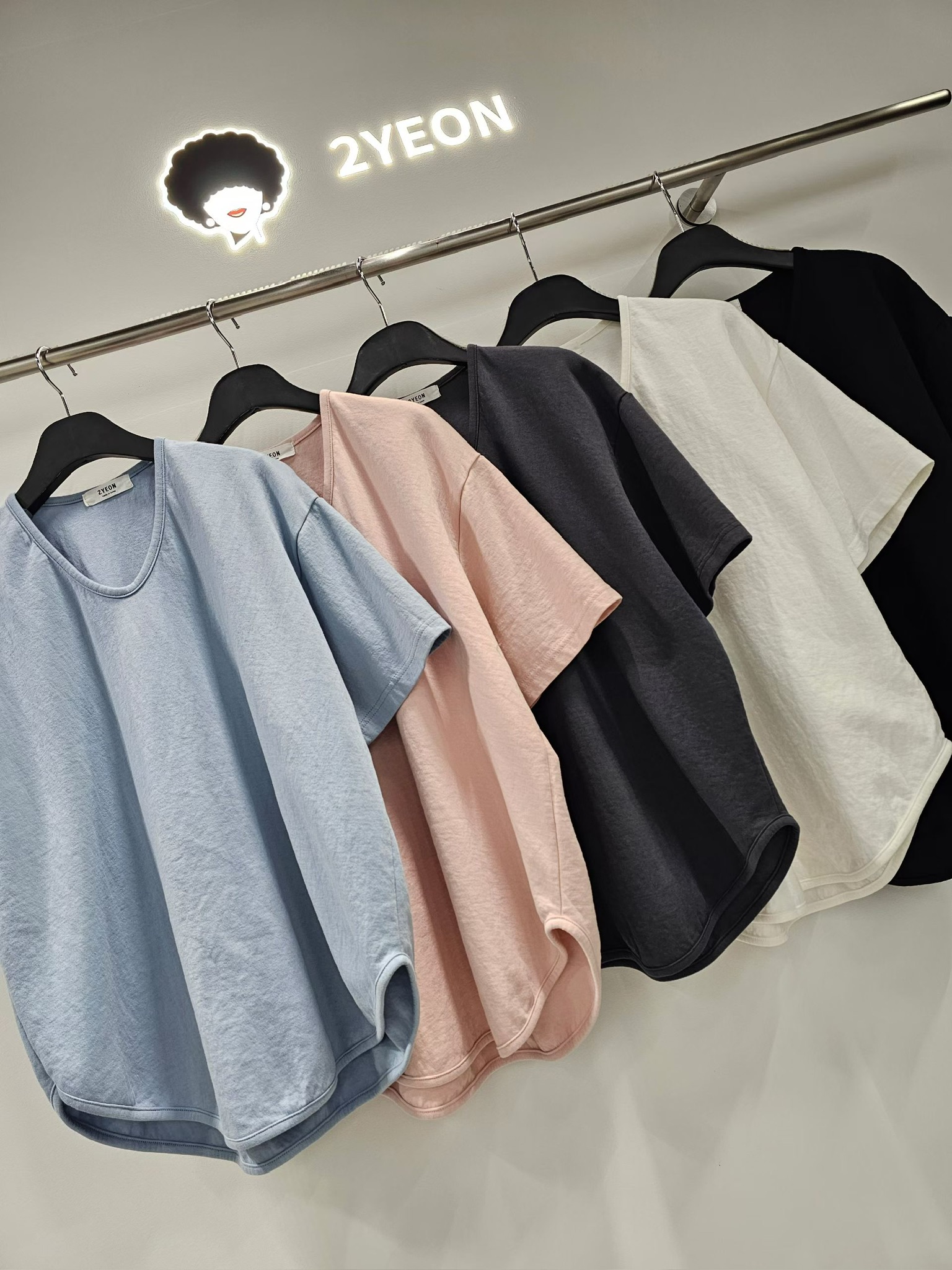 NY14 / V-Neckline Tee Shirt