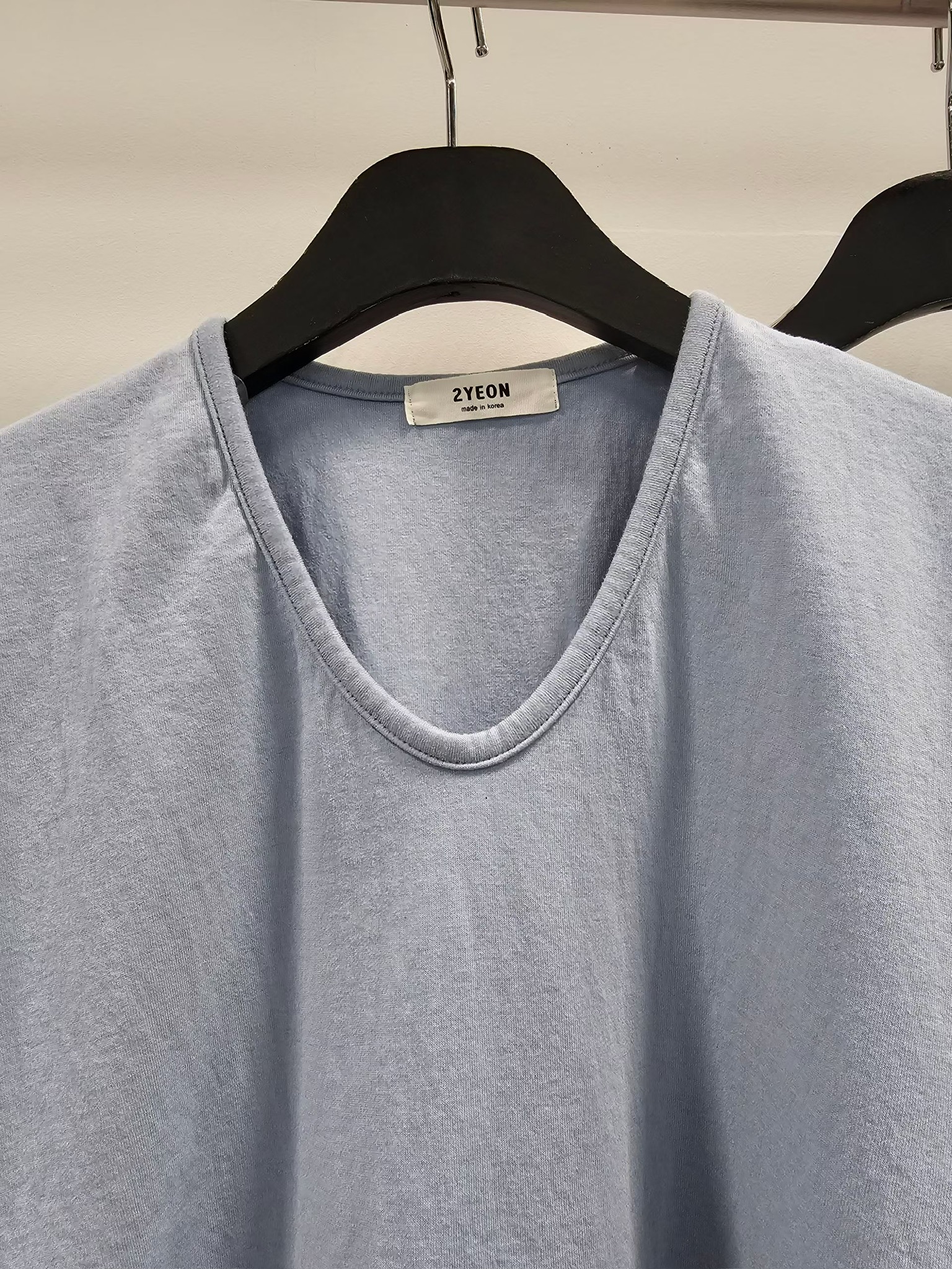 NY14 / V-Neckline Tee Shirt