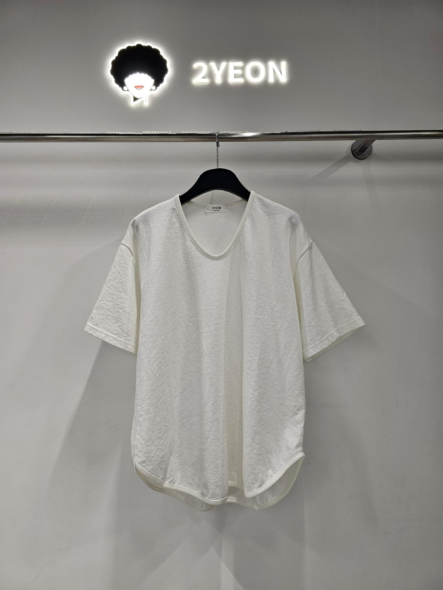 NY14 / V-Neckline Tee Shirt