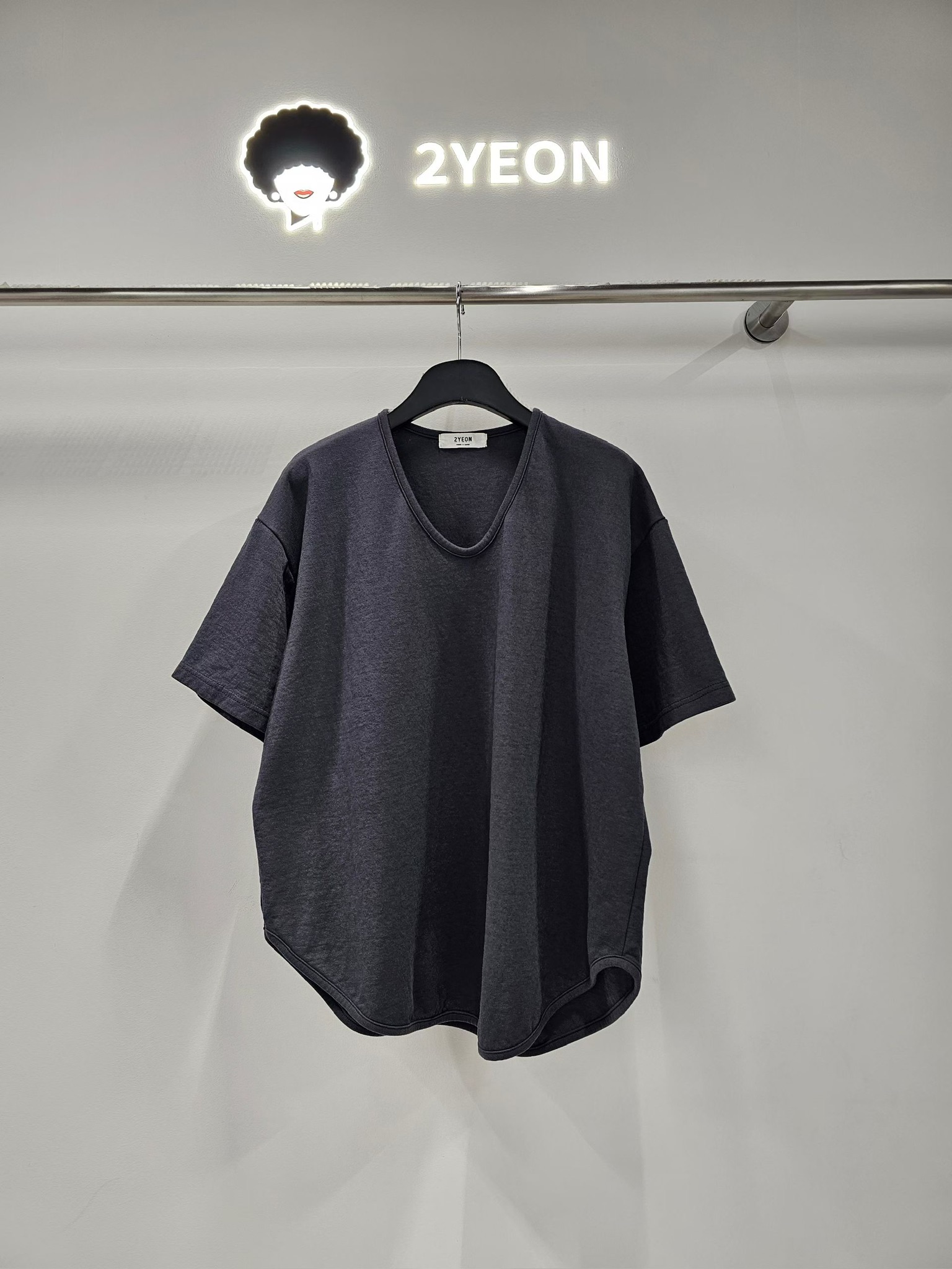 NY14 / V-Neckline Tee Shirt