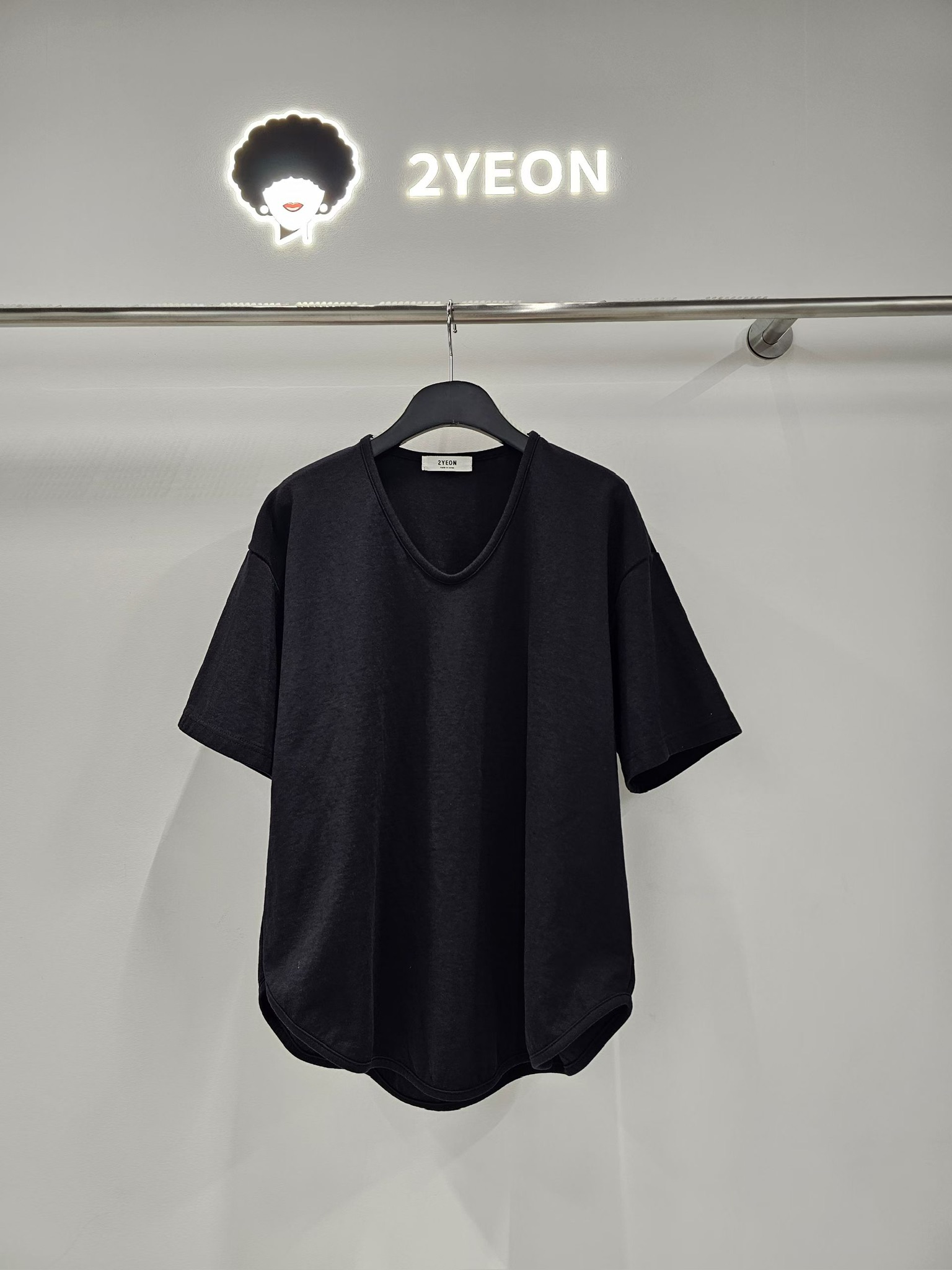 NY14 / V-Neckline Tee Shirt