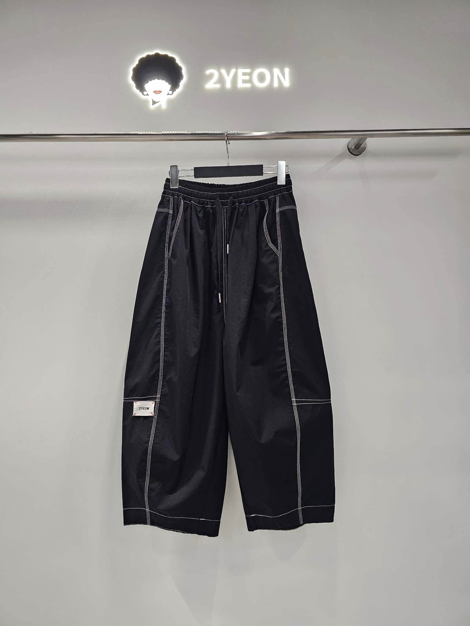 NY16 / Contrast Stitch Loose Fit Trousers