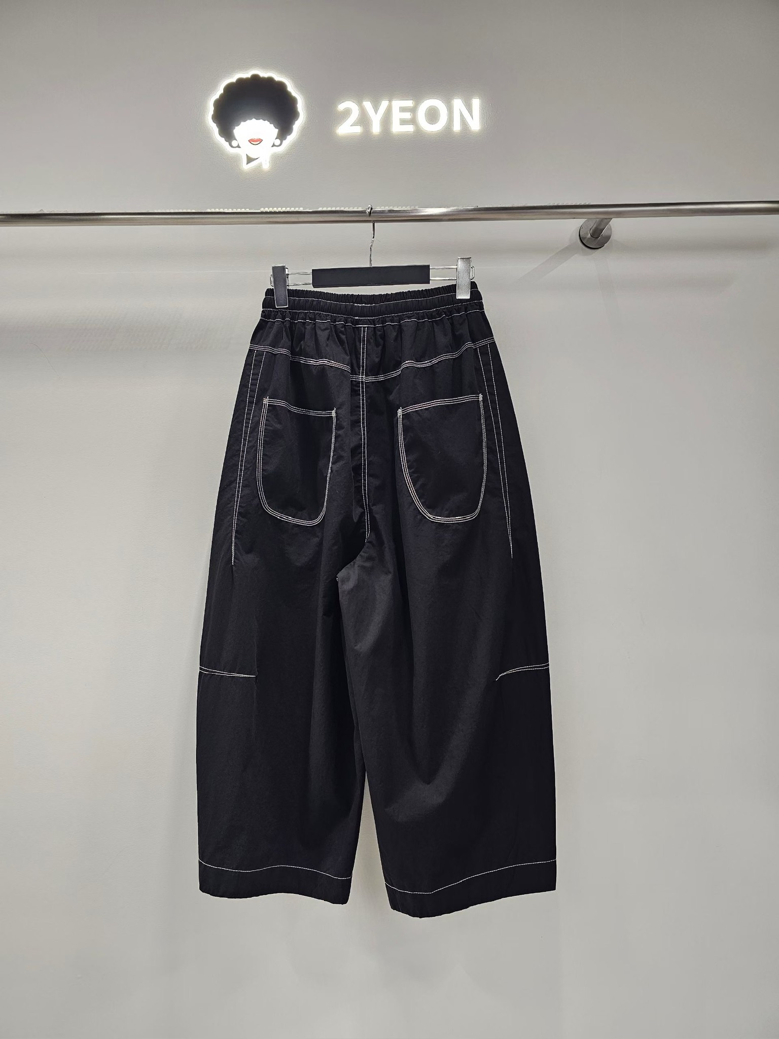 NY16 / Contrast Stitch Loose Fit Trousers