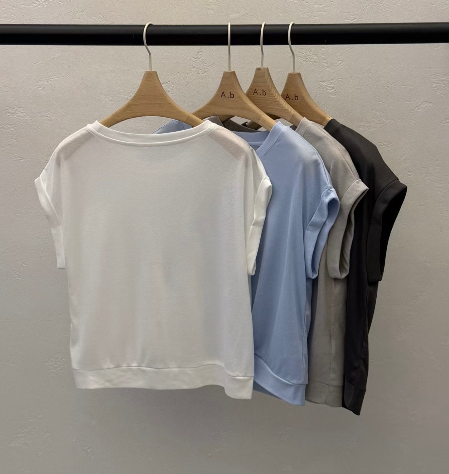 GA34 / FRONT OVERLAP WAIST DETAIL TOP