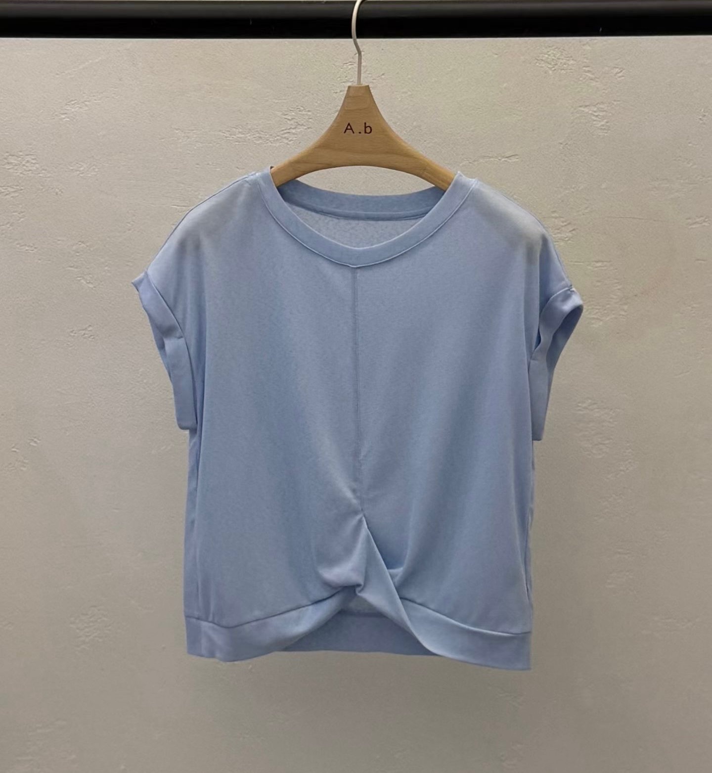 GA34 / FRONT OVERLAP WAIST DETAIL TOP