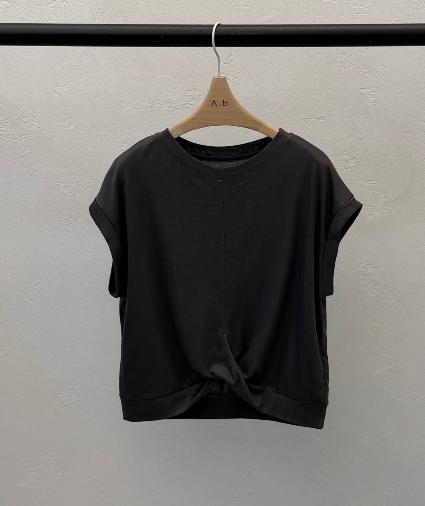 GA34 / FRONT OVERLAP WAIST DETAIL TOP