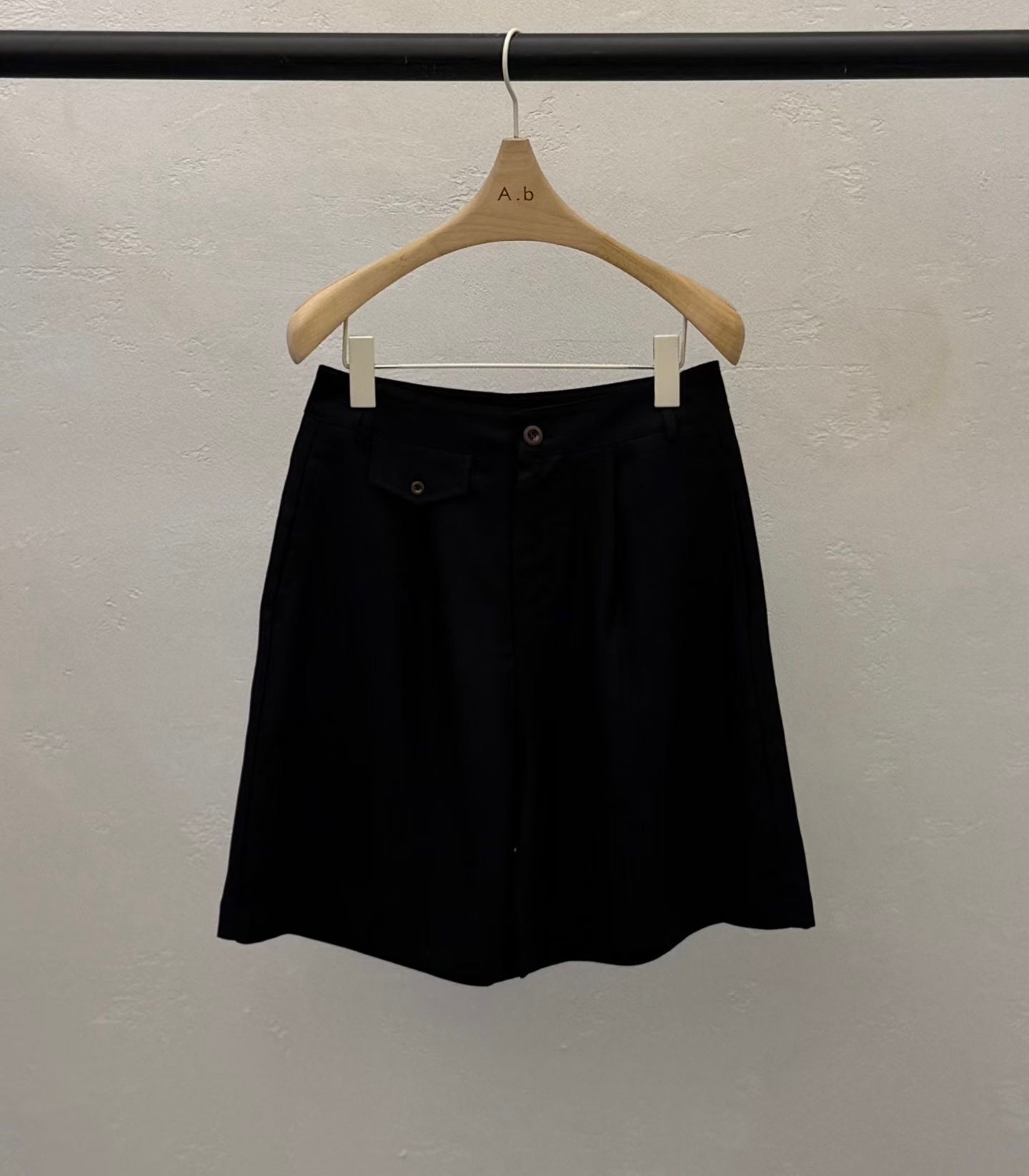 GA35 / POCKET LINEN BERMUDAS