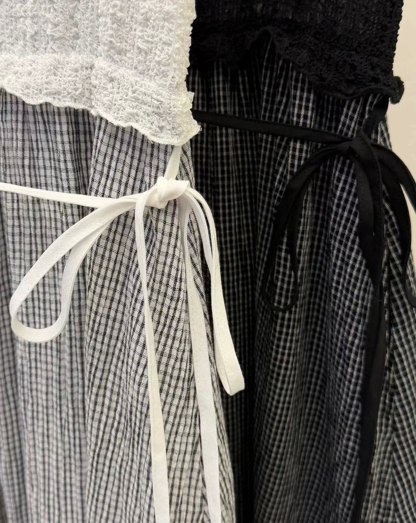 GA37 / TEXTURE TWO TONE DRESS WITH FRILLS HEM