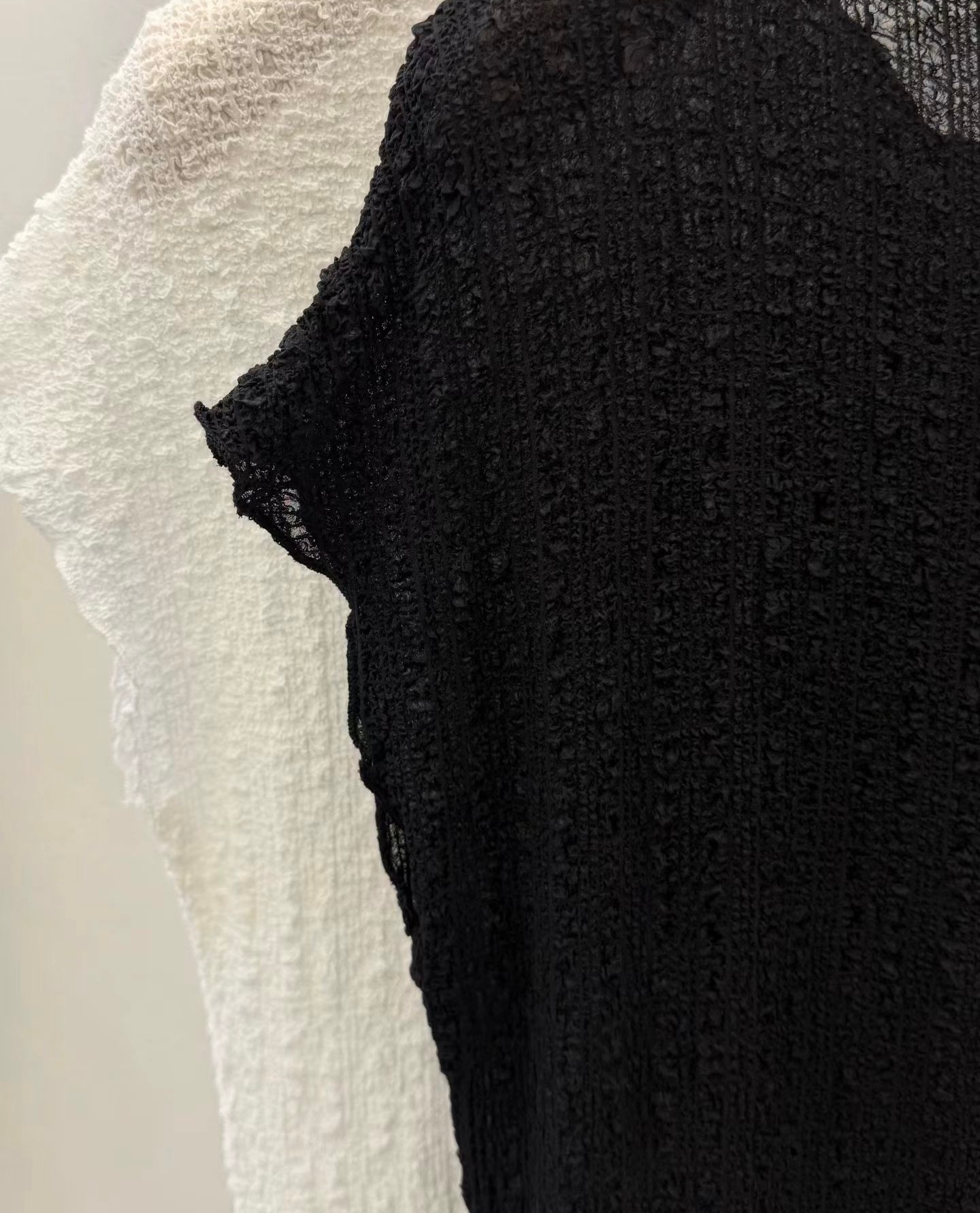 GA37 / TEXTURE TWO TONE DRESS WITH FRILLS HEM