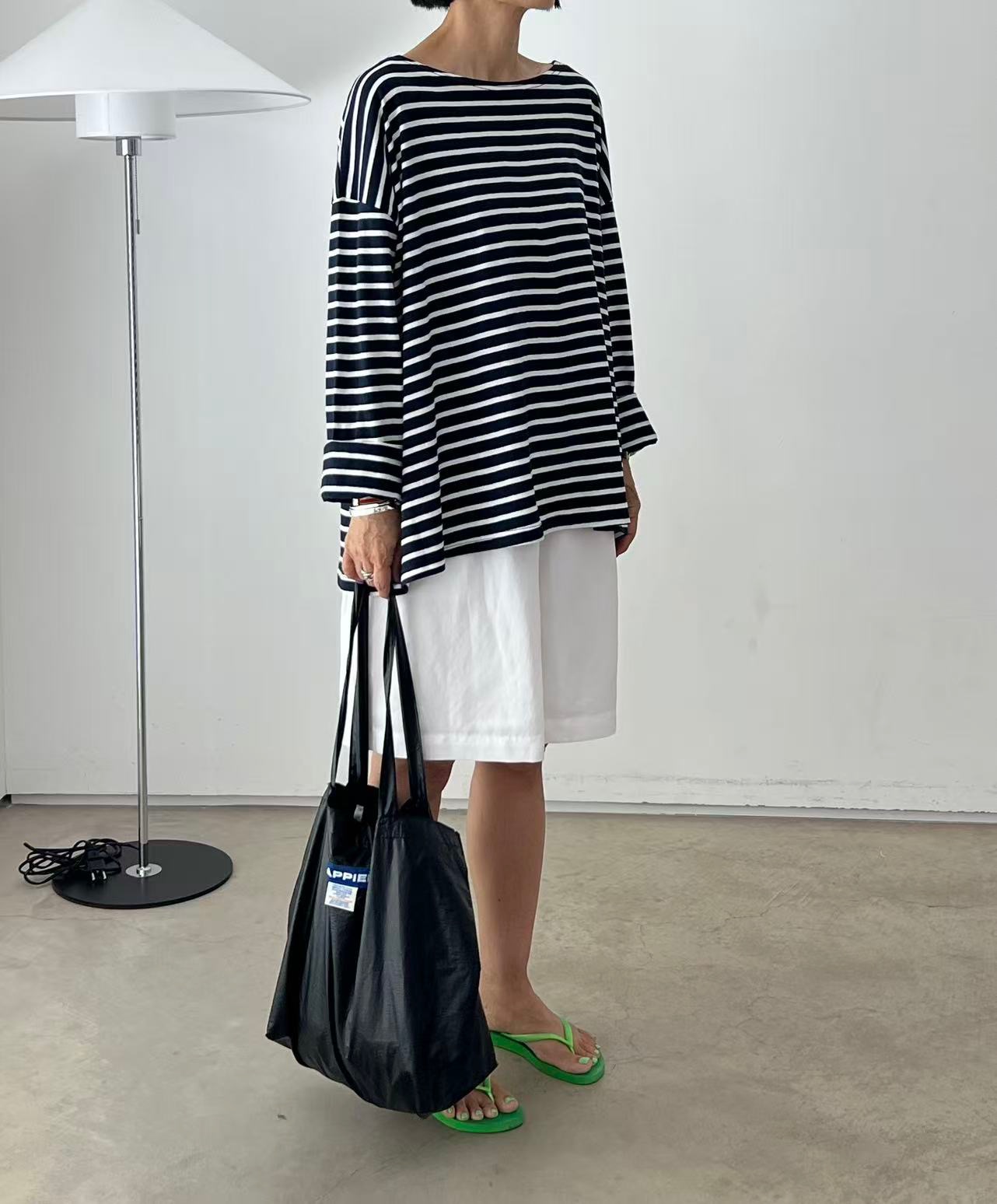 VN35 / ROUND NECKLINE STRIPE TEE