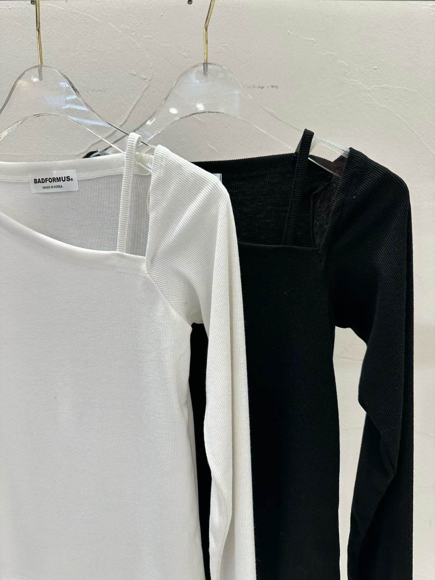 BF01 / Cut Out Shoulder Top