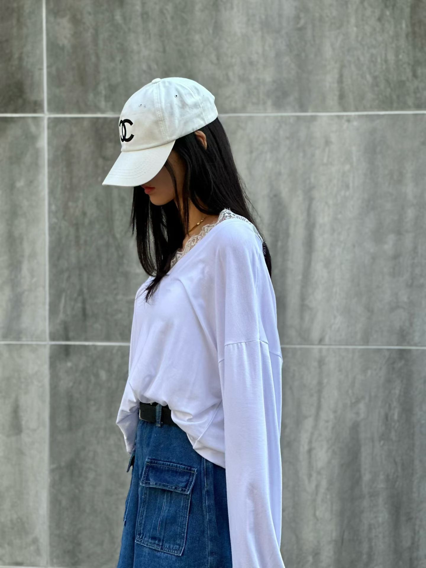 BF06 / V-neckline Lace Trim Top (BF06)