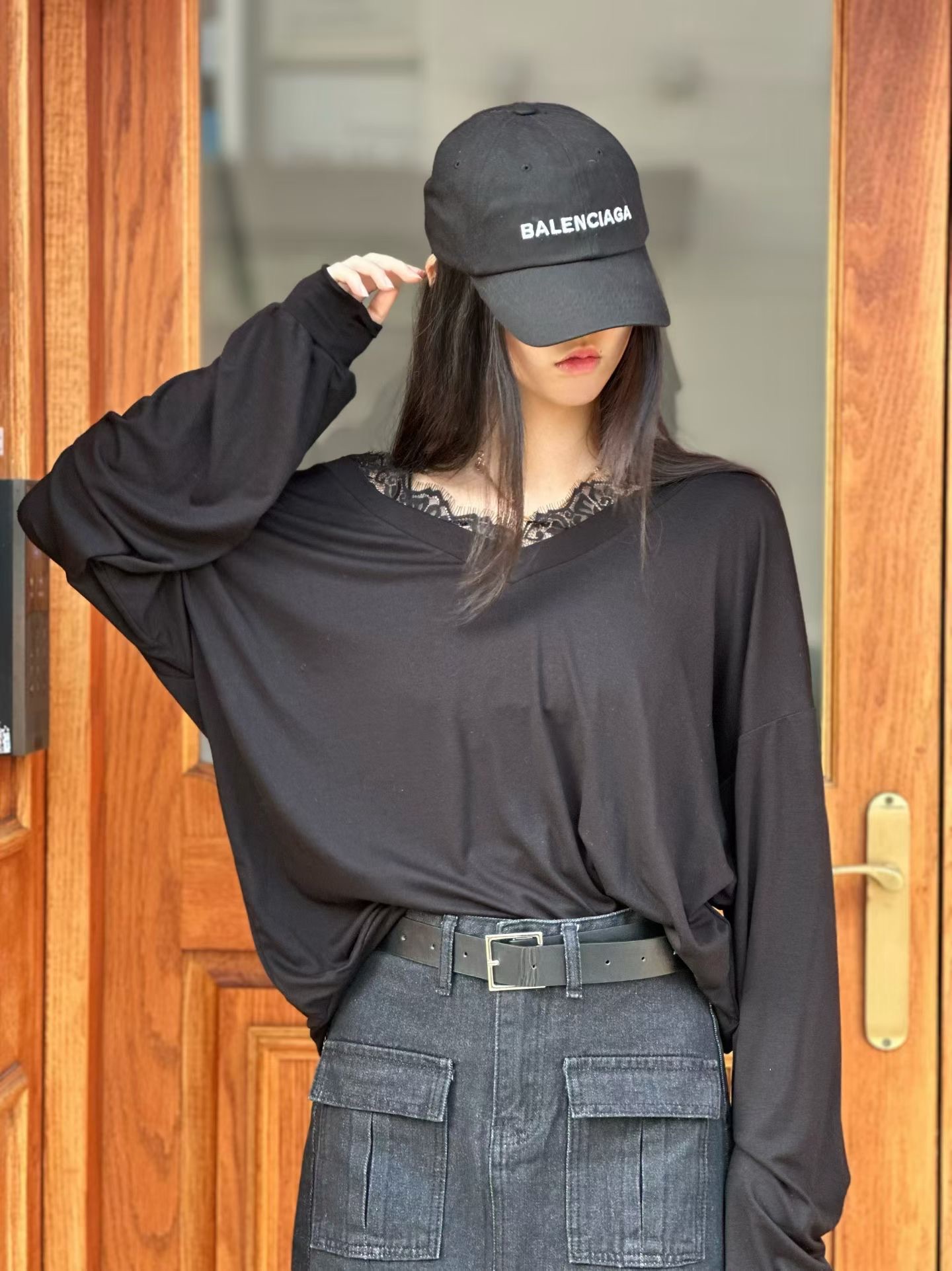 BF06 / V-neckline Lace Trim Top (BF06)