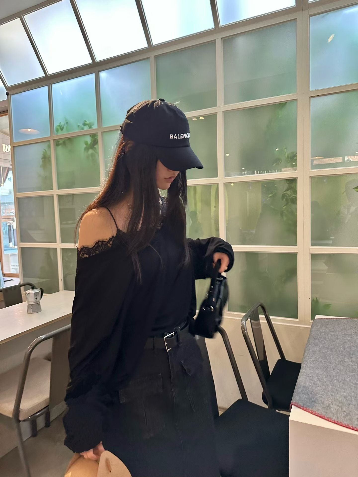 BF06 / V-neckline Lace Trim Top (BF06)