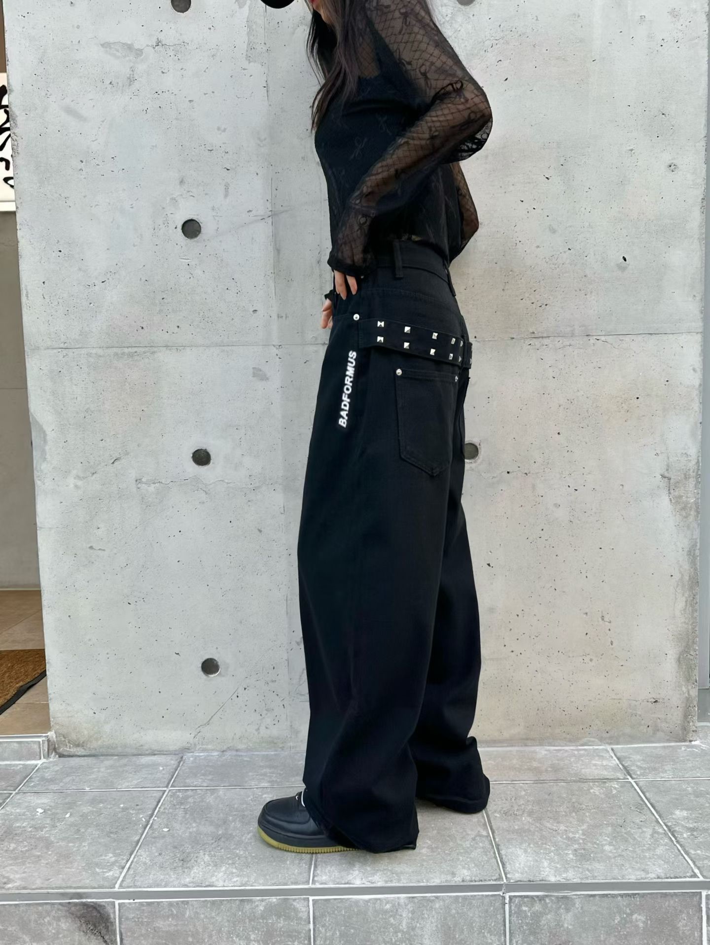 BF08 / Belted Stud Loose Fit Jeans