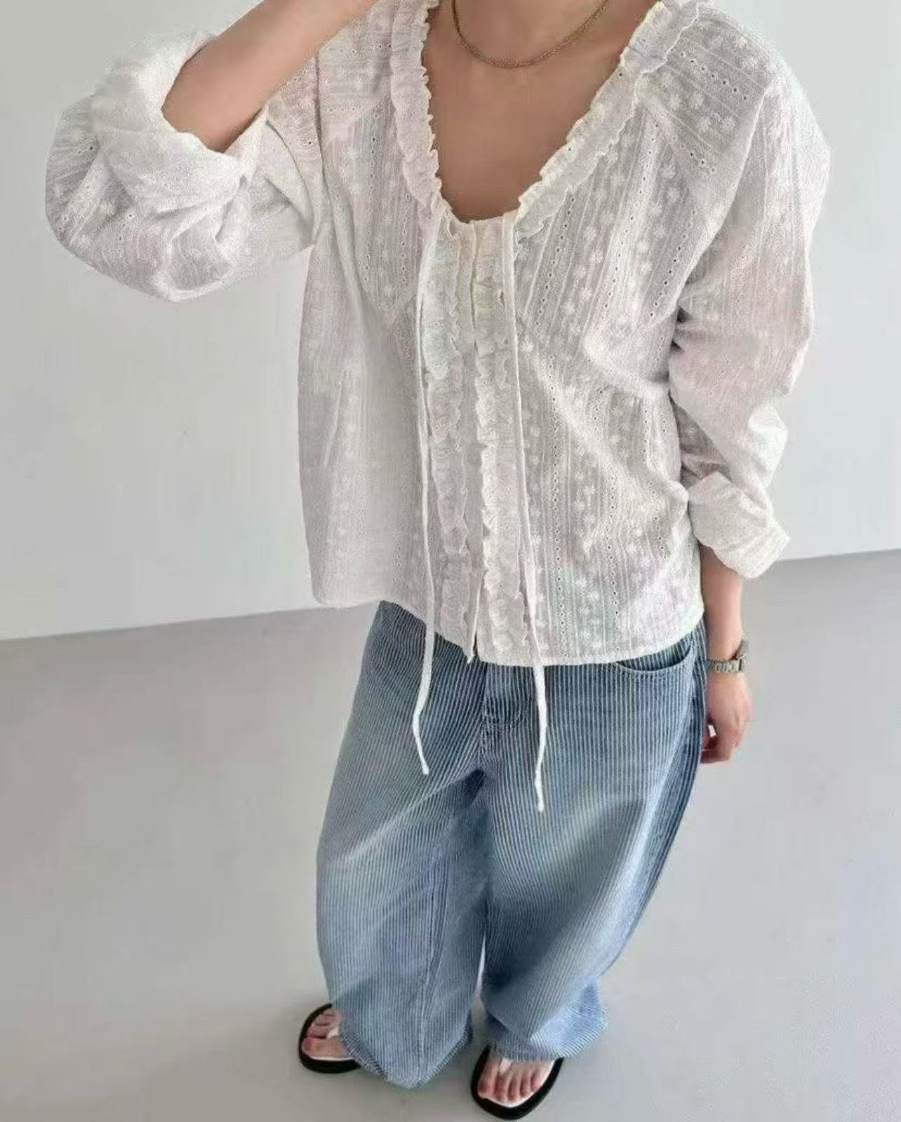 500826 / LACE TRIM FRONT-TIE BLOUSE