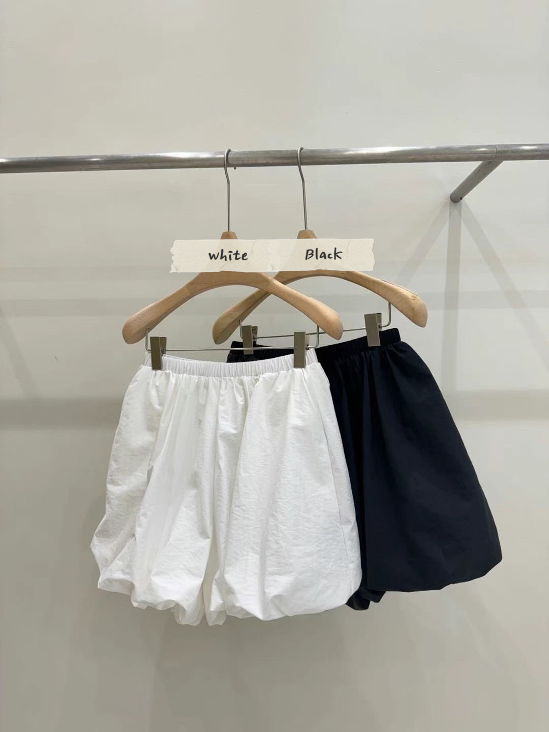 AB30 / ELASTIC BANDING BUBBLE SHORTS