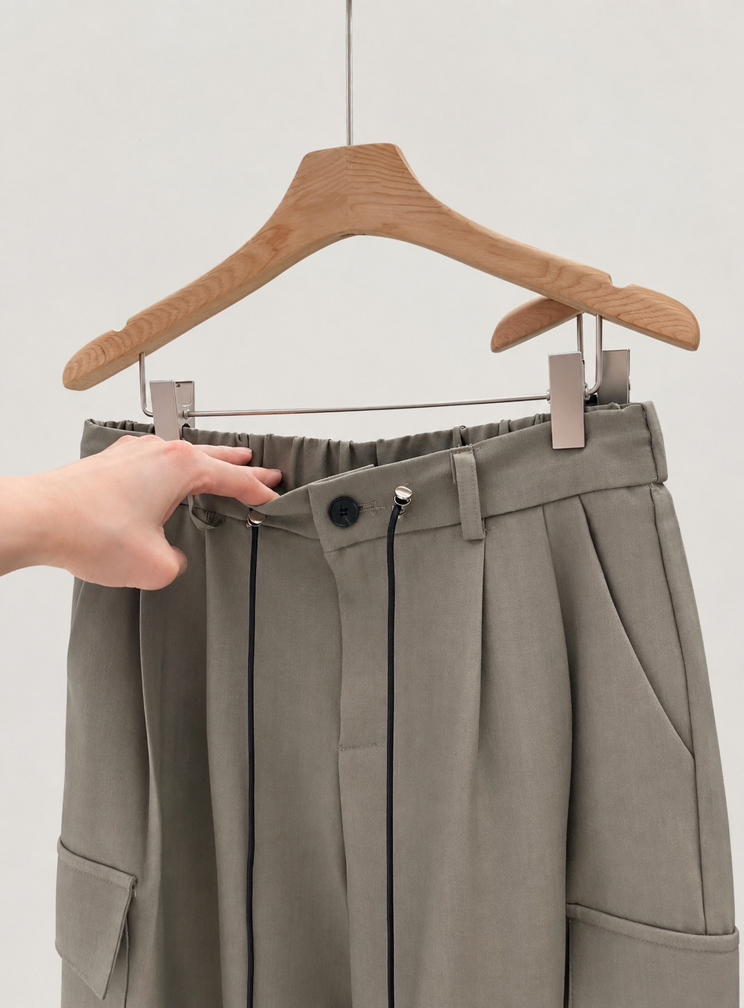 550826 / BANDED WAIST PINTUCK TROUSERS