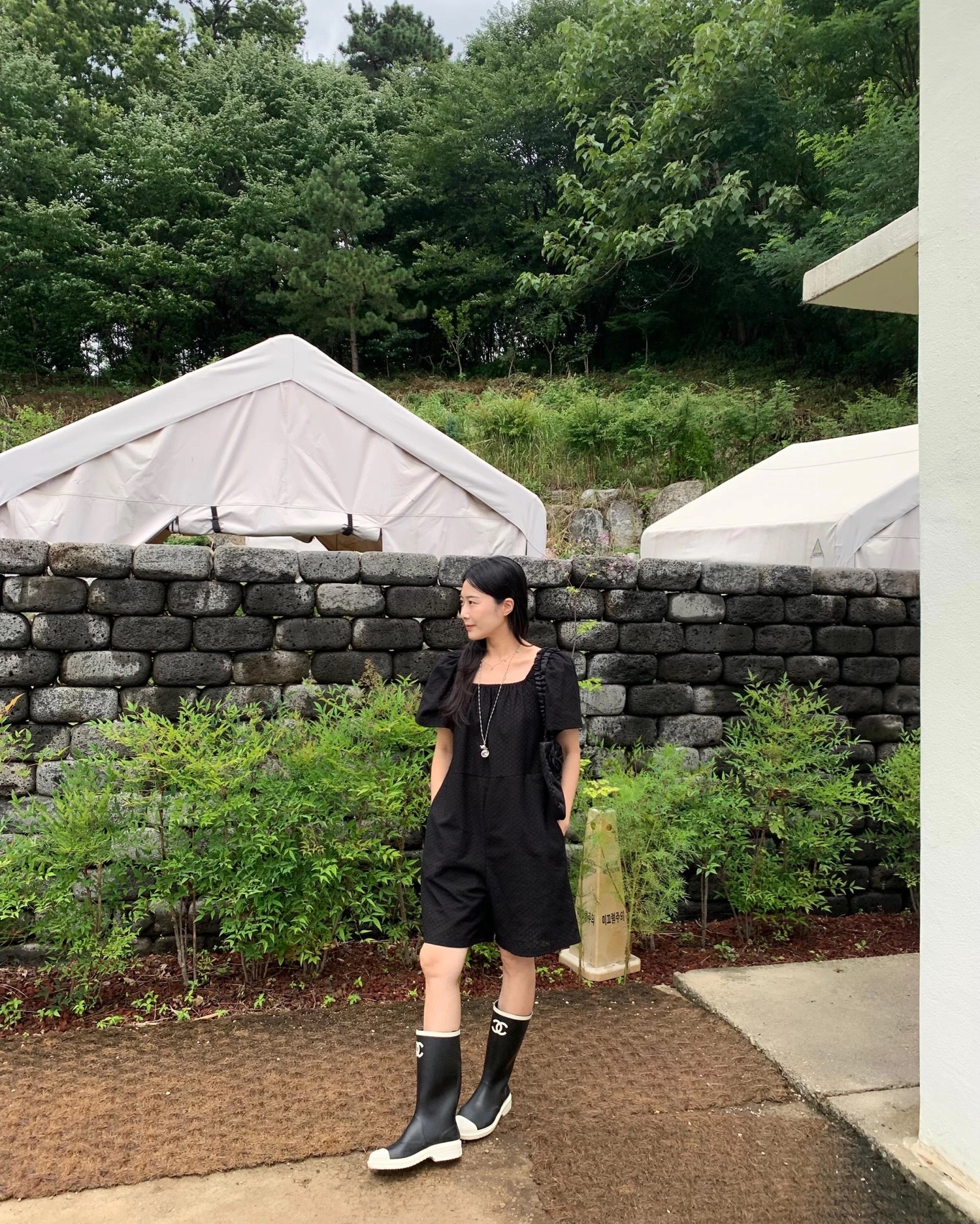 YQ33 / TEXTURED POCKET ROMPER