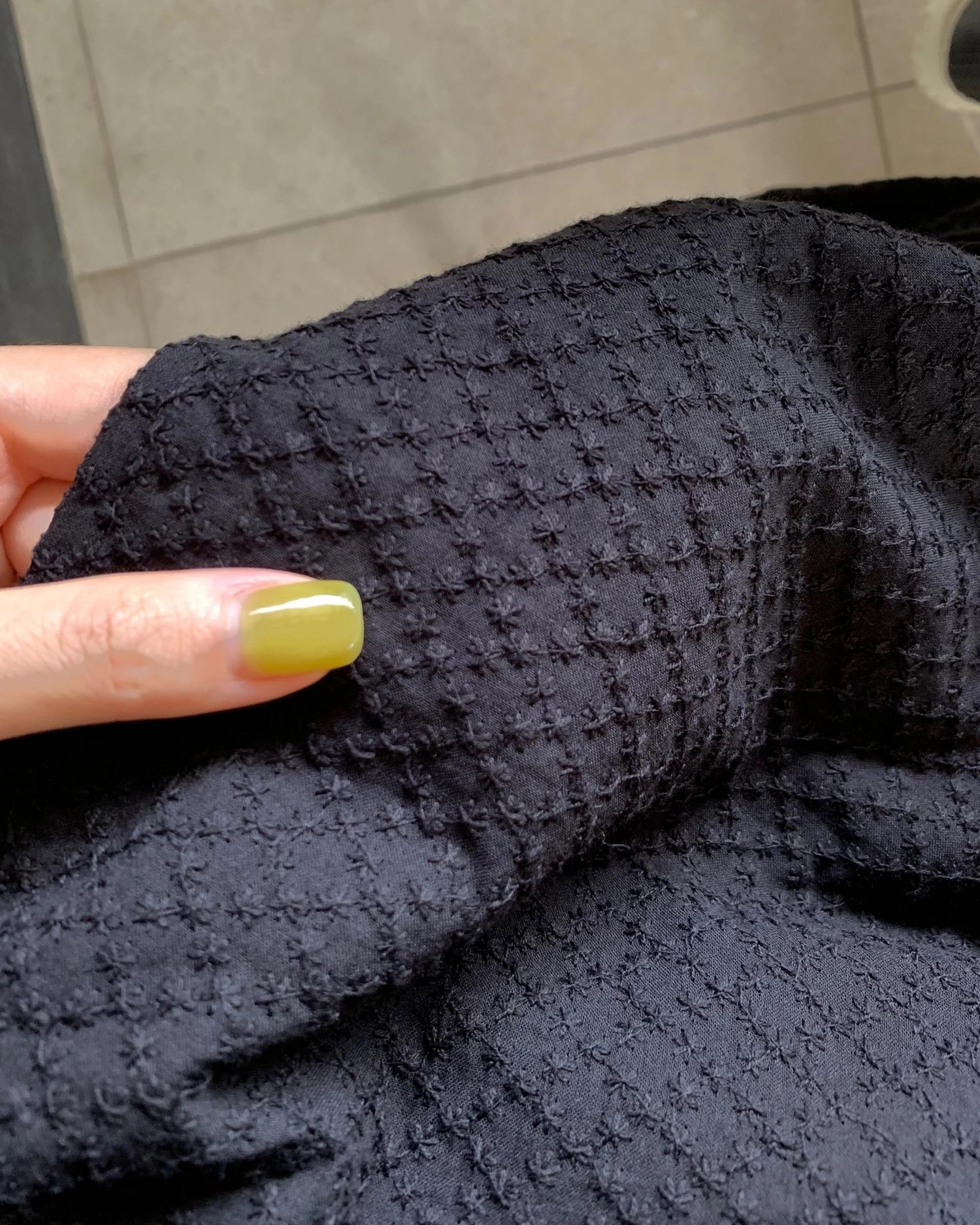 YQ33 / TEXTURED POCKET ROMPER