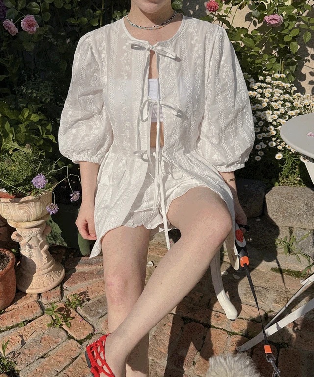 YQ31 / EMBROIDERED POCKET SHORTS 