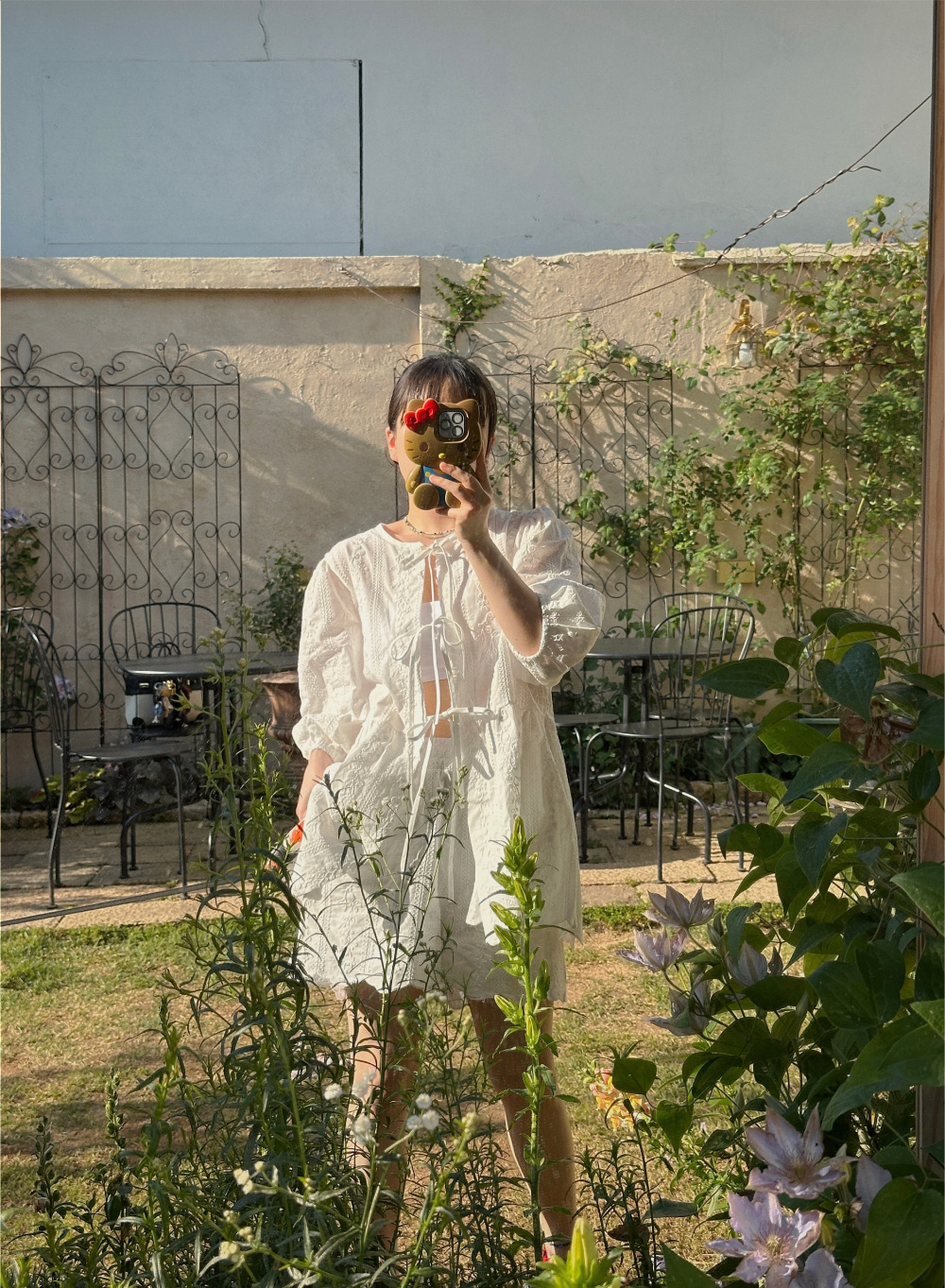 YQ32 / TIE-FRONT EMBROIDERED BLOUSE