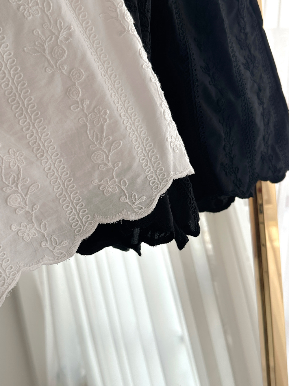 YQ31 / EMBROIDERED POCKET SHORTS 