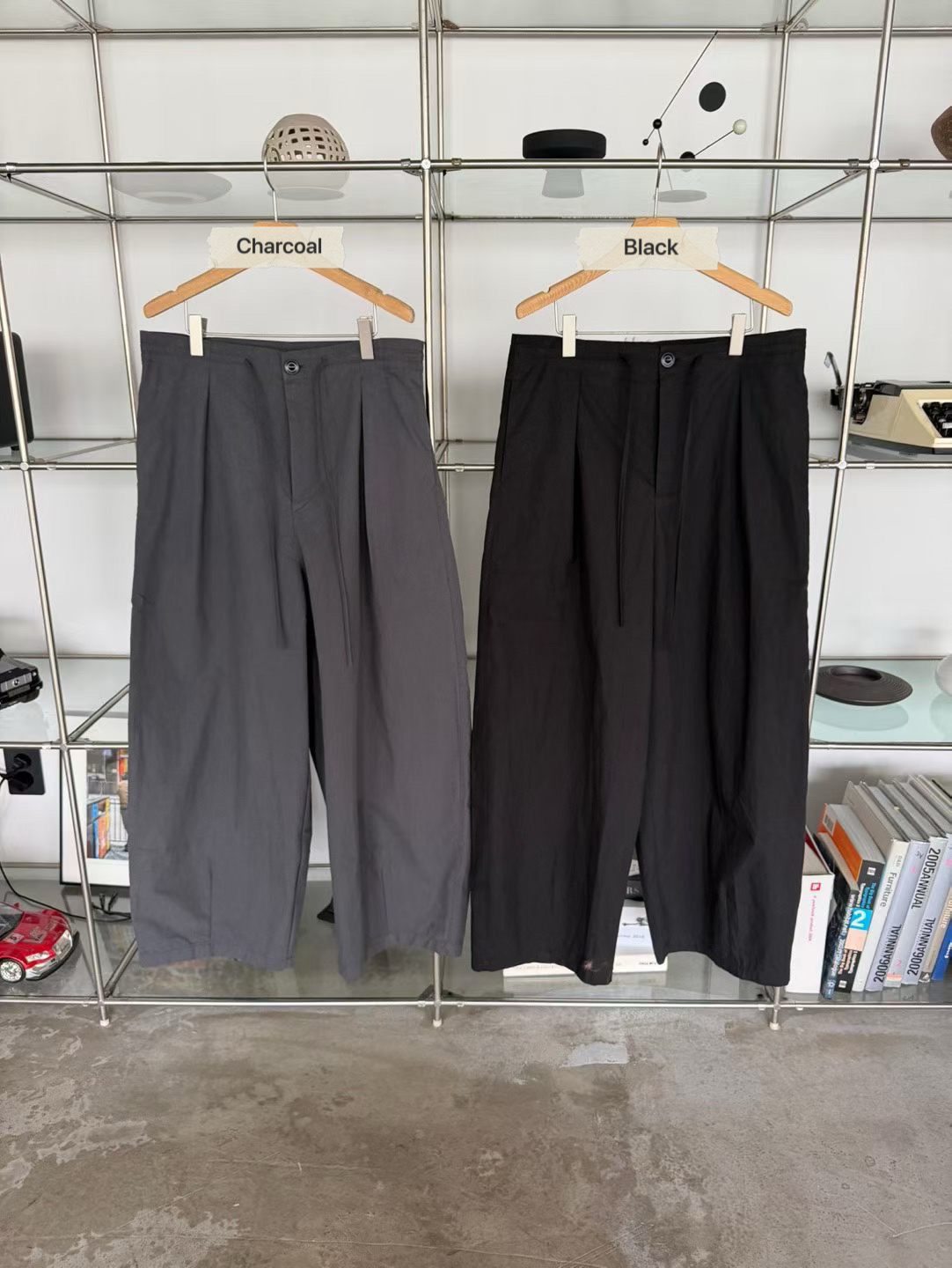 YQ26 / RELAXED-FIT PLEATED WIDE LEG TROUSERS