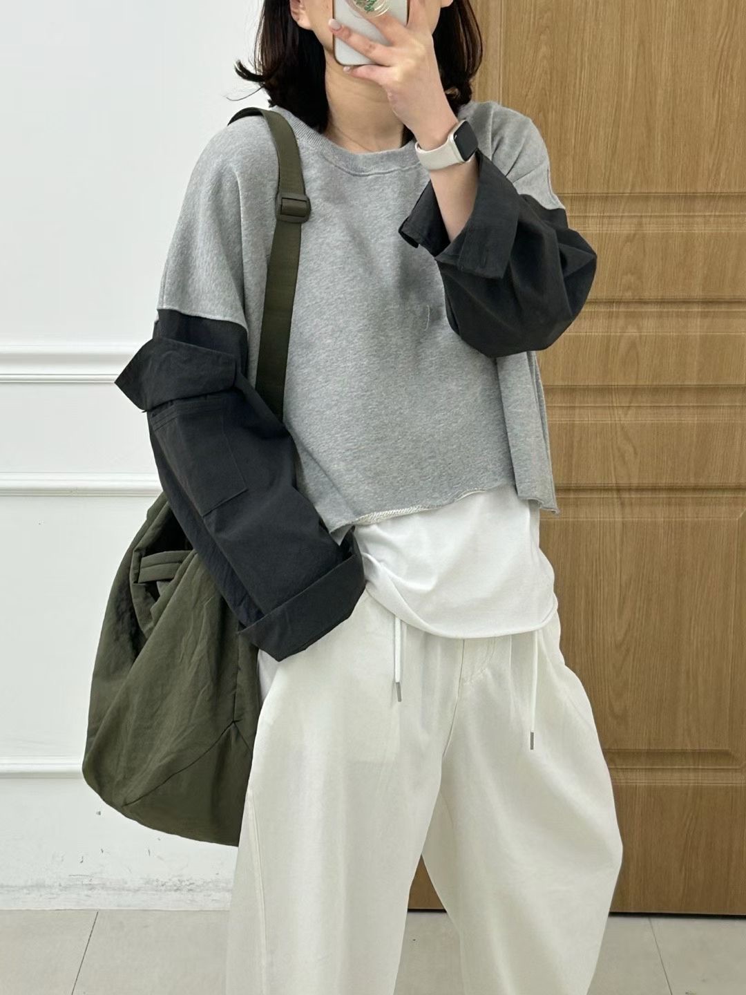 KR14 / Contrast Sleeves Cropped Outer Sweatshirt