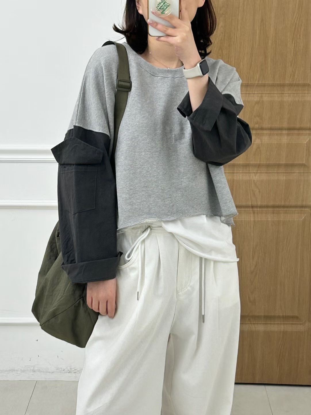KR14 / Contrast Sleeves Cropped Outer Sweatshirt