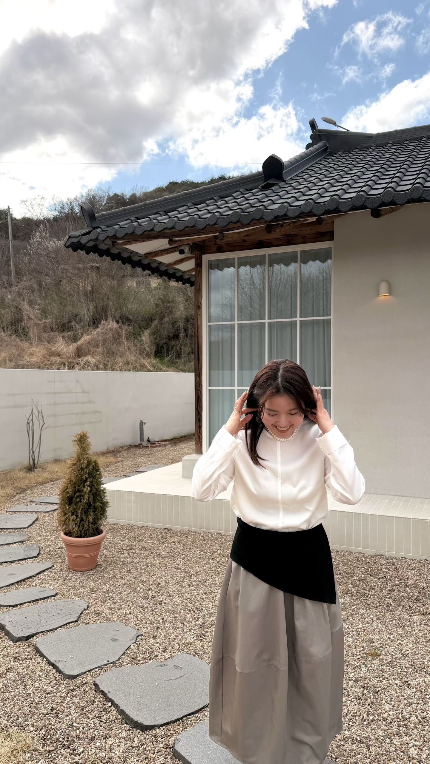 DA23 / TENCEL ROUND NECKLINE BLOUSE