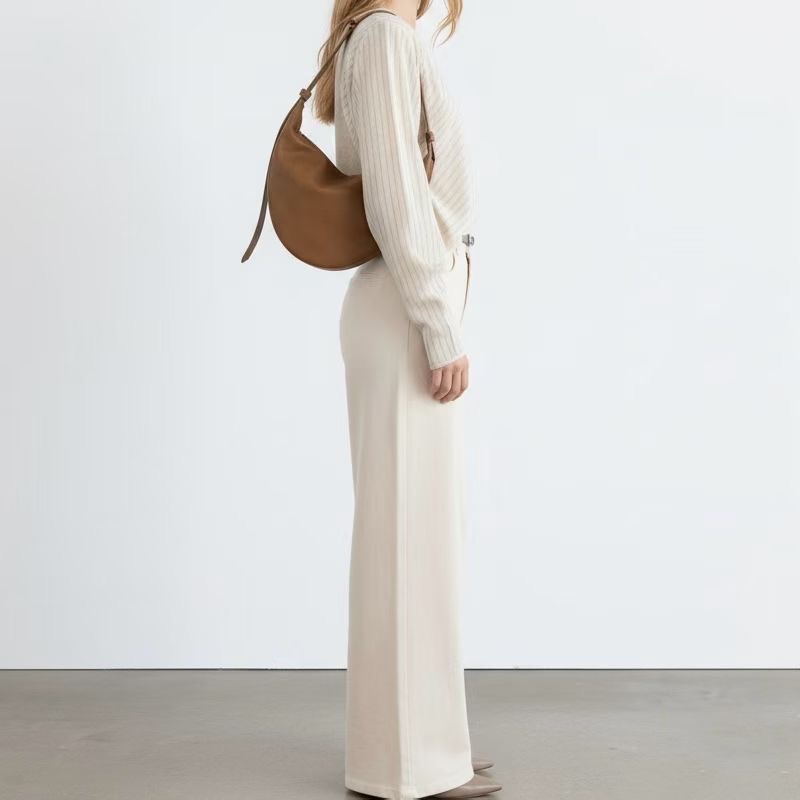 LP08 / HALF MOON SLING BAG