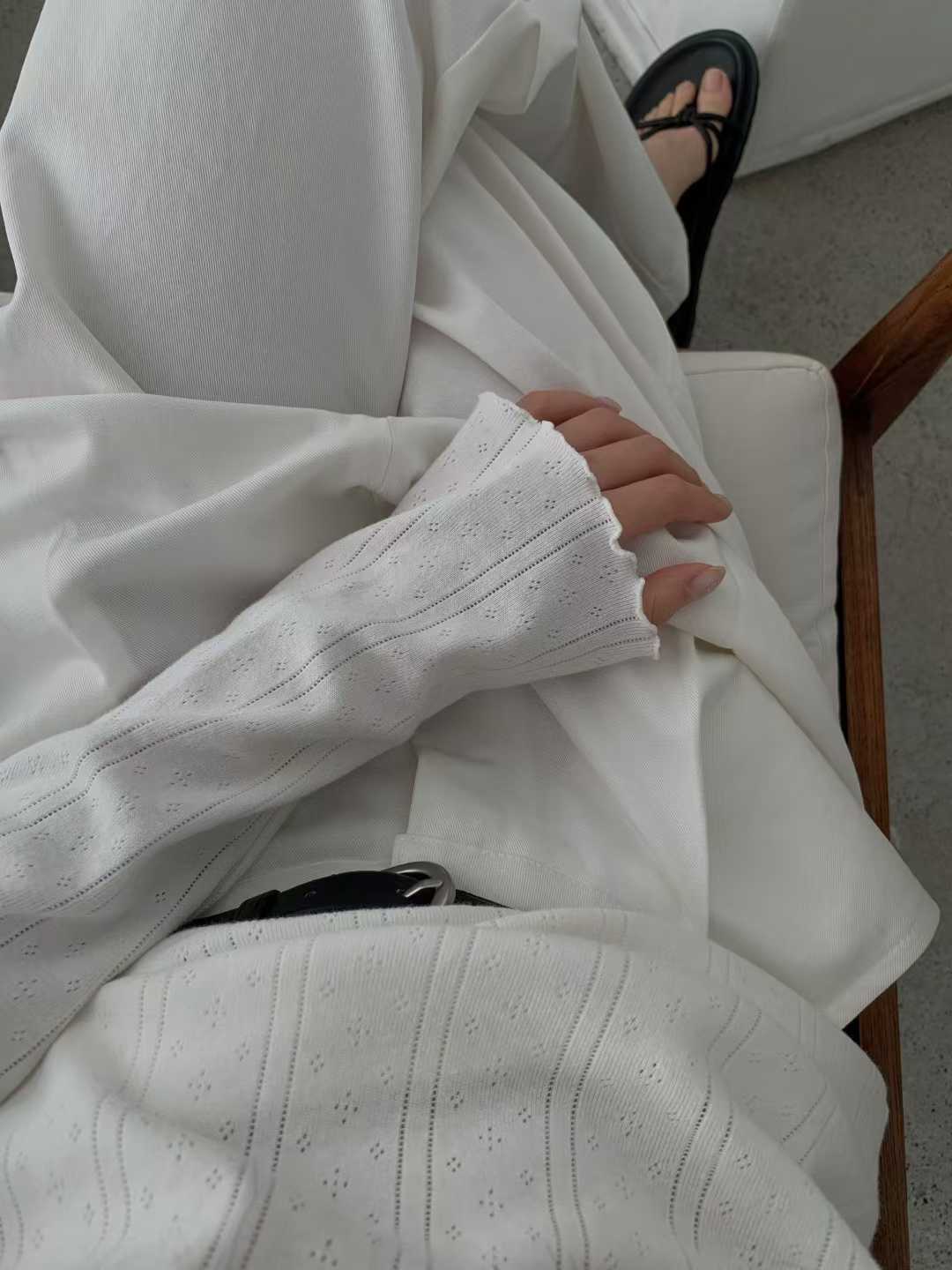 EVANGELINE EYELET LONG SLEEVES PULLOVER