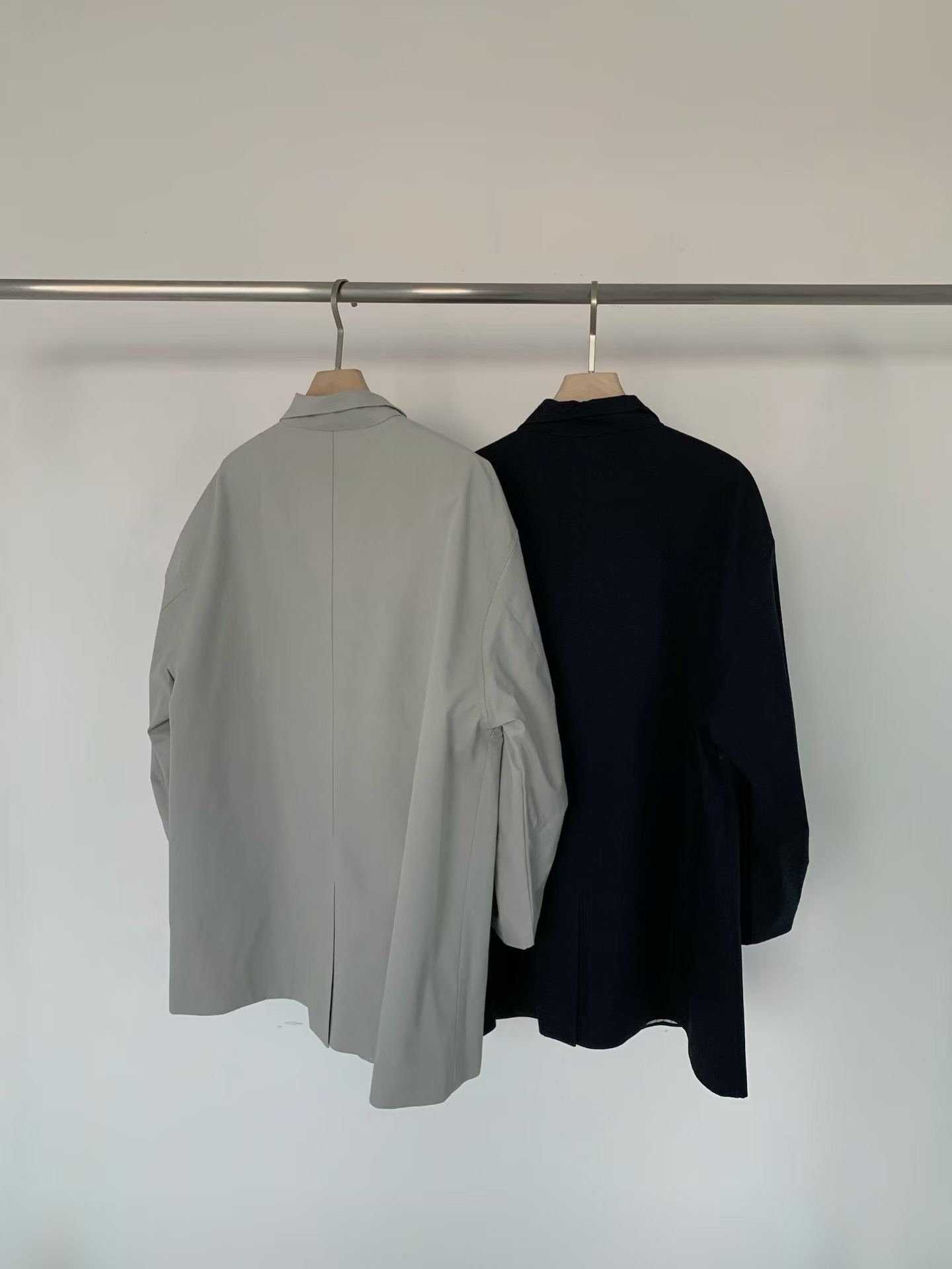 JU17 / CONTRAST CUFF FOLD-UP LIGHT JACKET