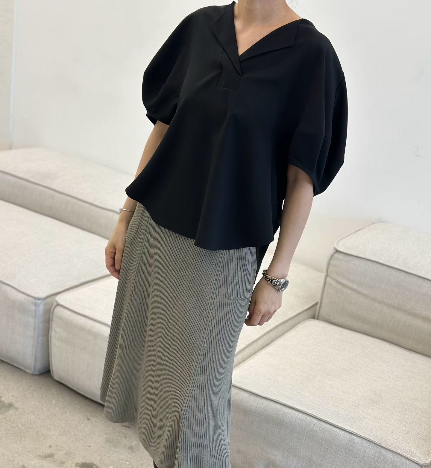 DM03 / OPEN COLLAR BELL SLEEVES TOP