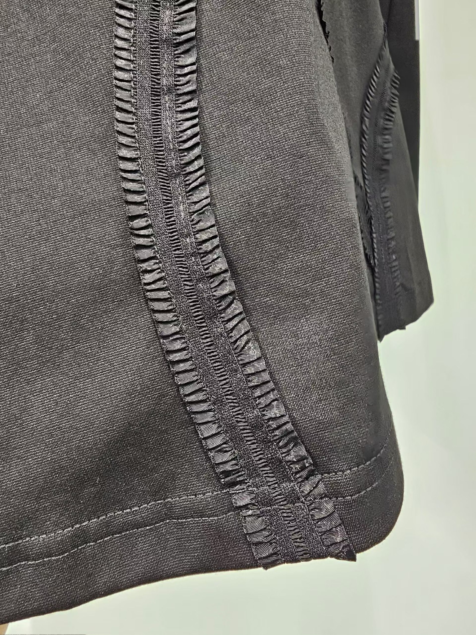 YY11 / ABSTRACT RAW-EDGE PATCHWORK TEE