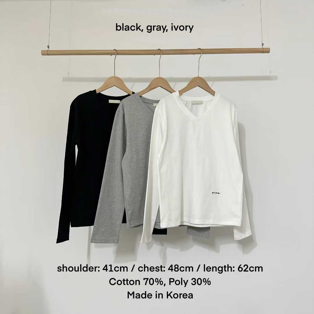 DELICE "PURE" SLOGAN V-NECK TEE