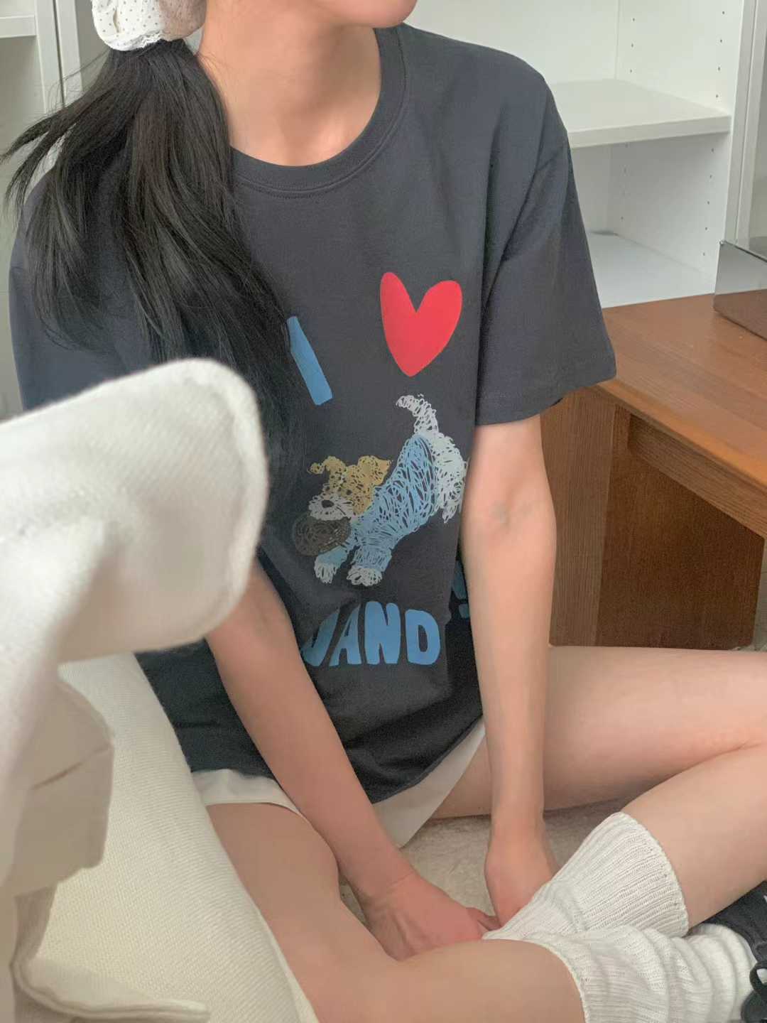 DERILL WANDER DOG GRAPHIC TEE