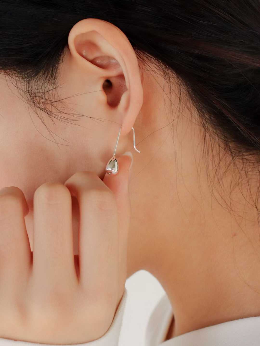 DULCIA TEARDROP HOOK EARRINGS