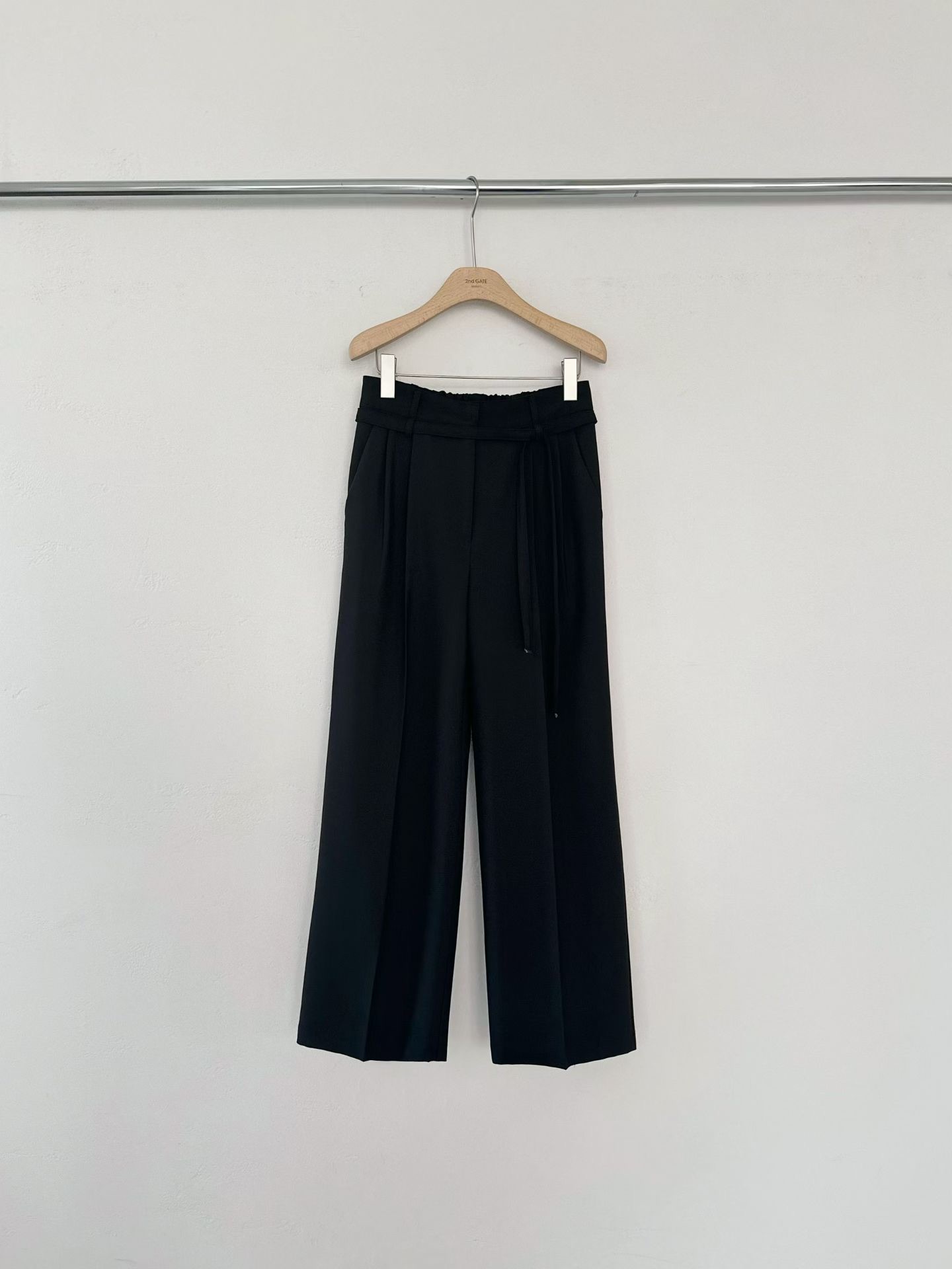 GT02 / Elastic Pocket Straight Trousers